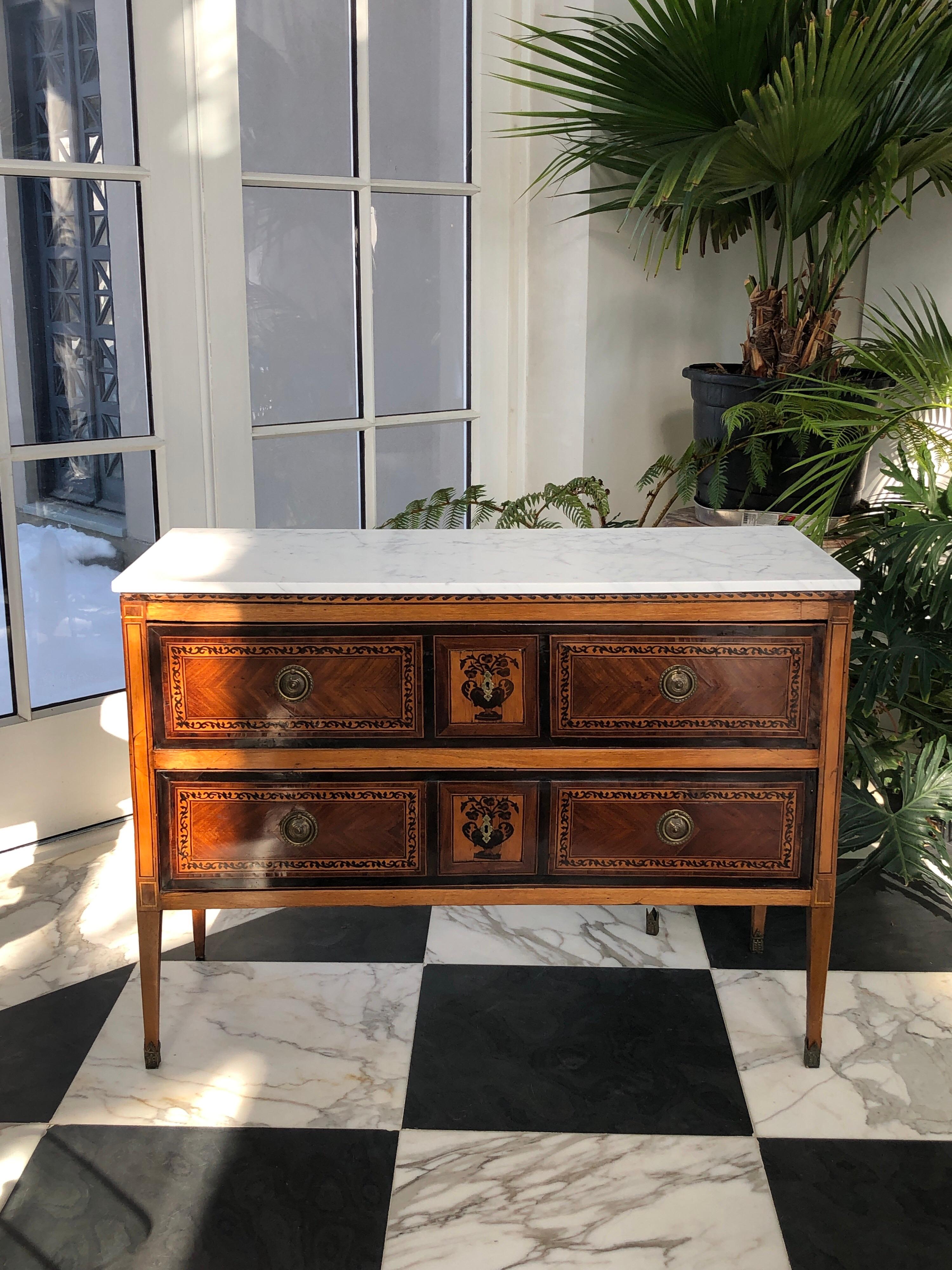 Italian Commode - Neoclassical For Sale