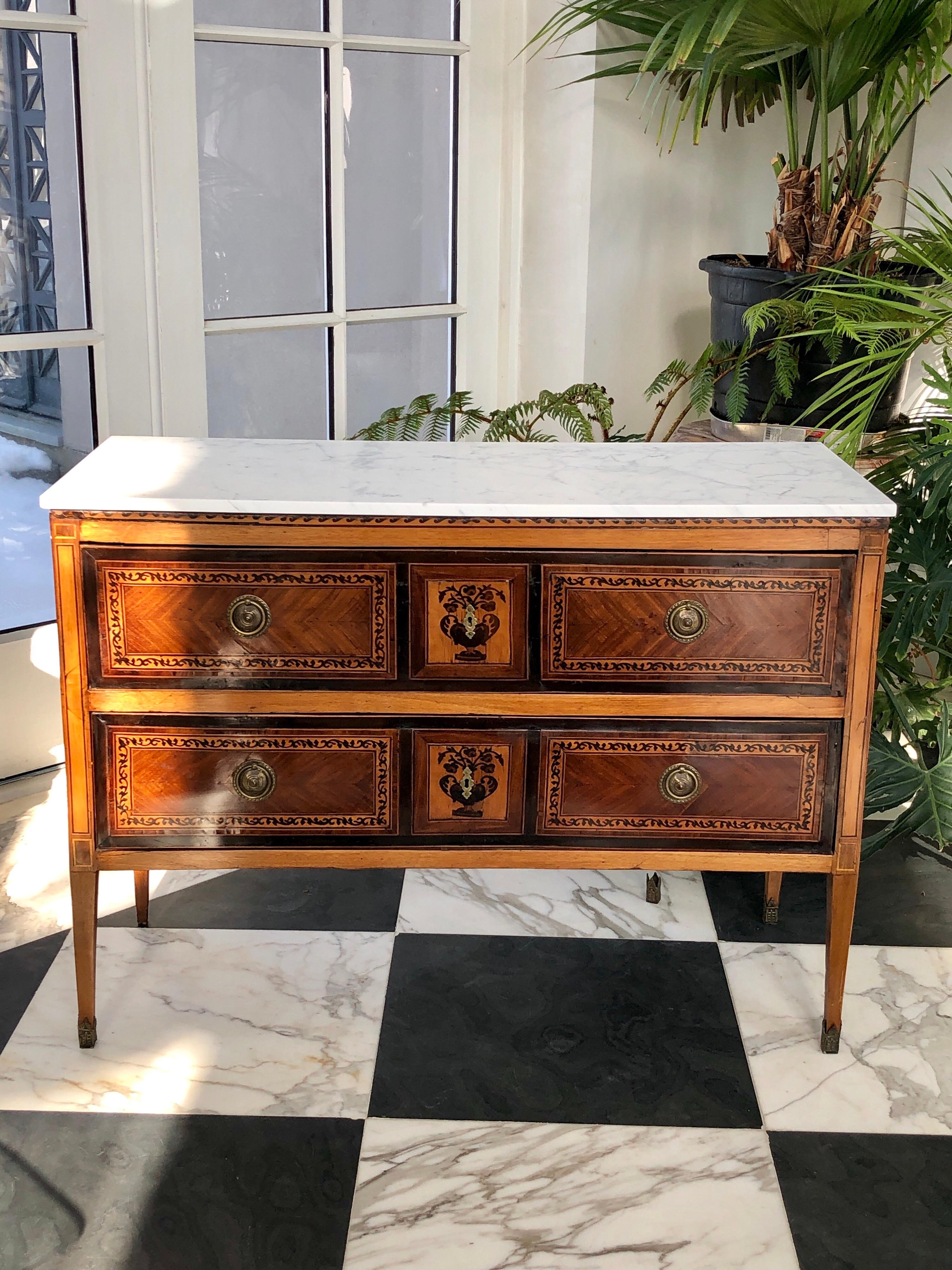 Late 18th Century Commode - Neoclassical For Sale