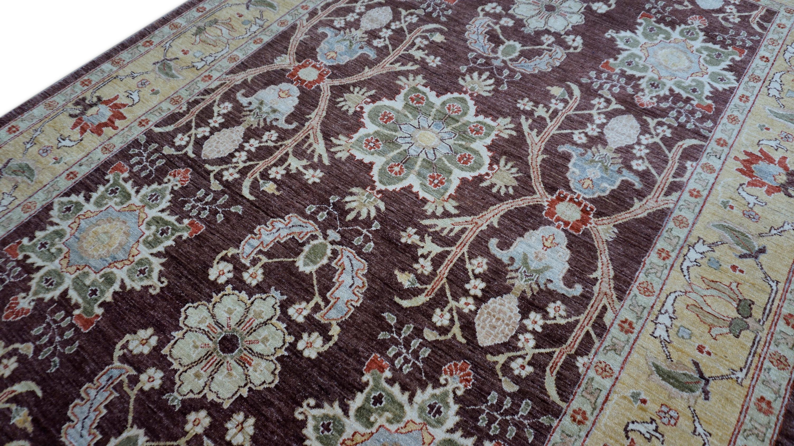 Neoklassizistischer Eierpflanzgefäß mit Goldbordüren-Wollteppich 6'x8'11'' (Neoklassisch) im Angebot