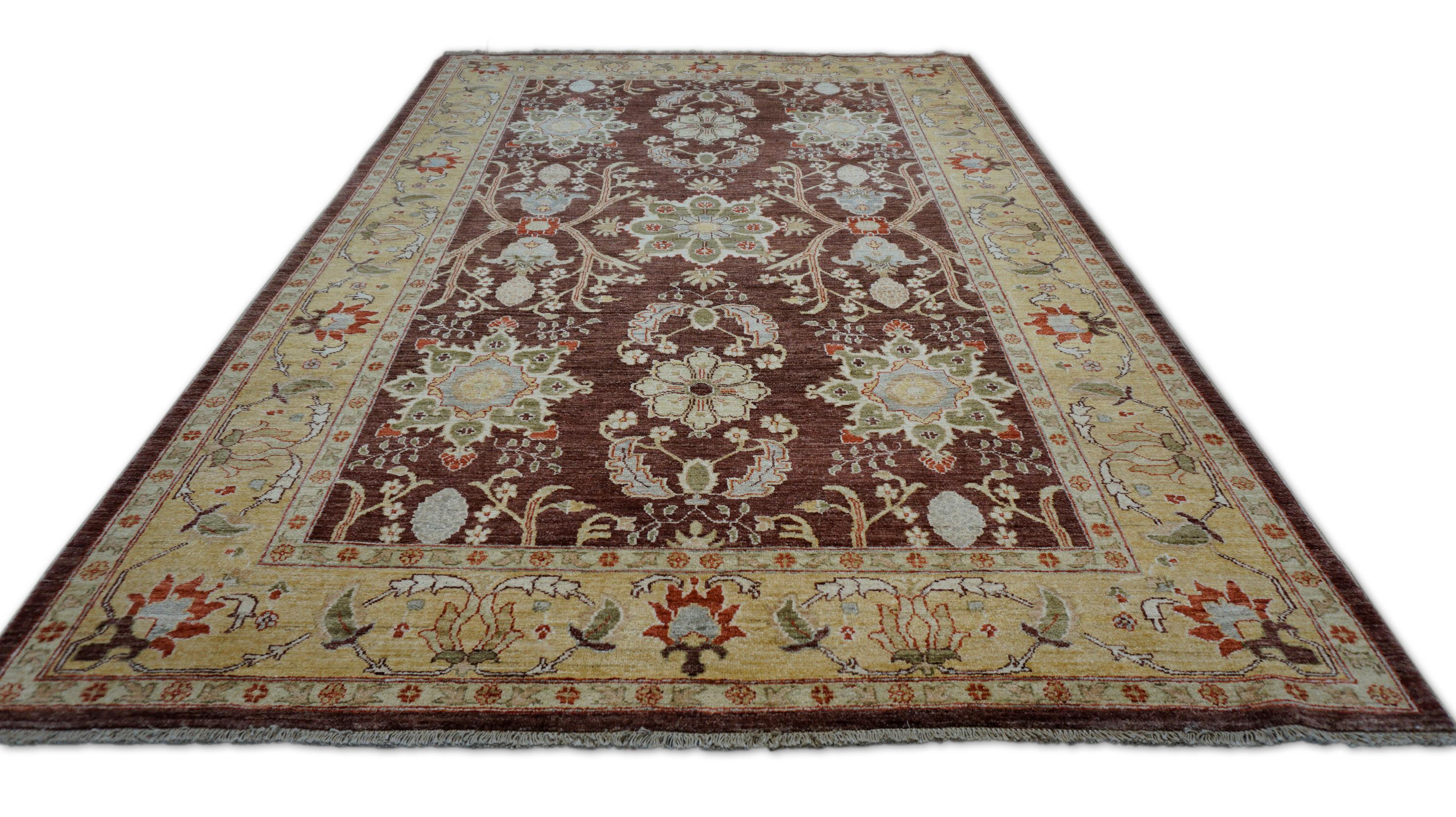 Neoklassizistischer Eierpflanzgefäß mit Goldbordüren-Wollteppich 6'x8'11'' (Handgeknüpft) im Angebot