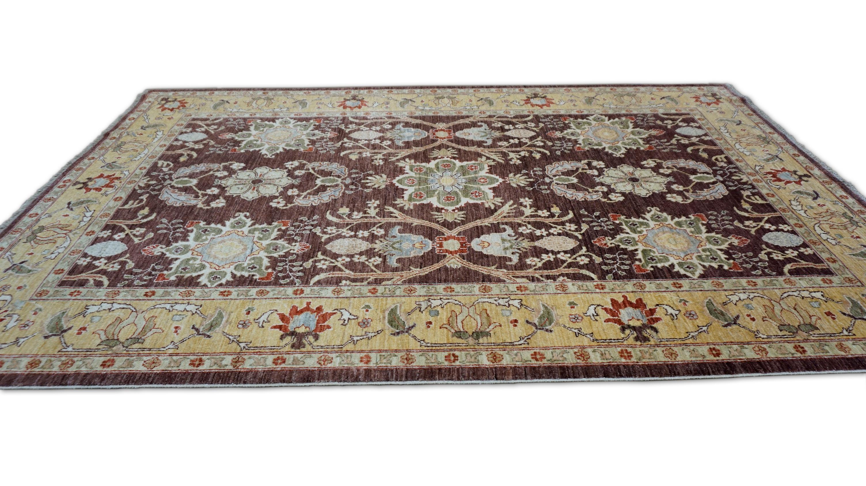 Neoklassizistischer Eierpflanzgefäß mit Goldbordüren-Wollteppich 6'x8'11'' im Zustand „Neu“ im Angebot in Torrance, CA