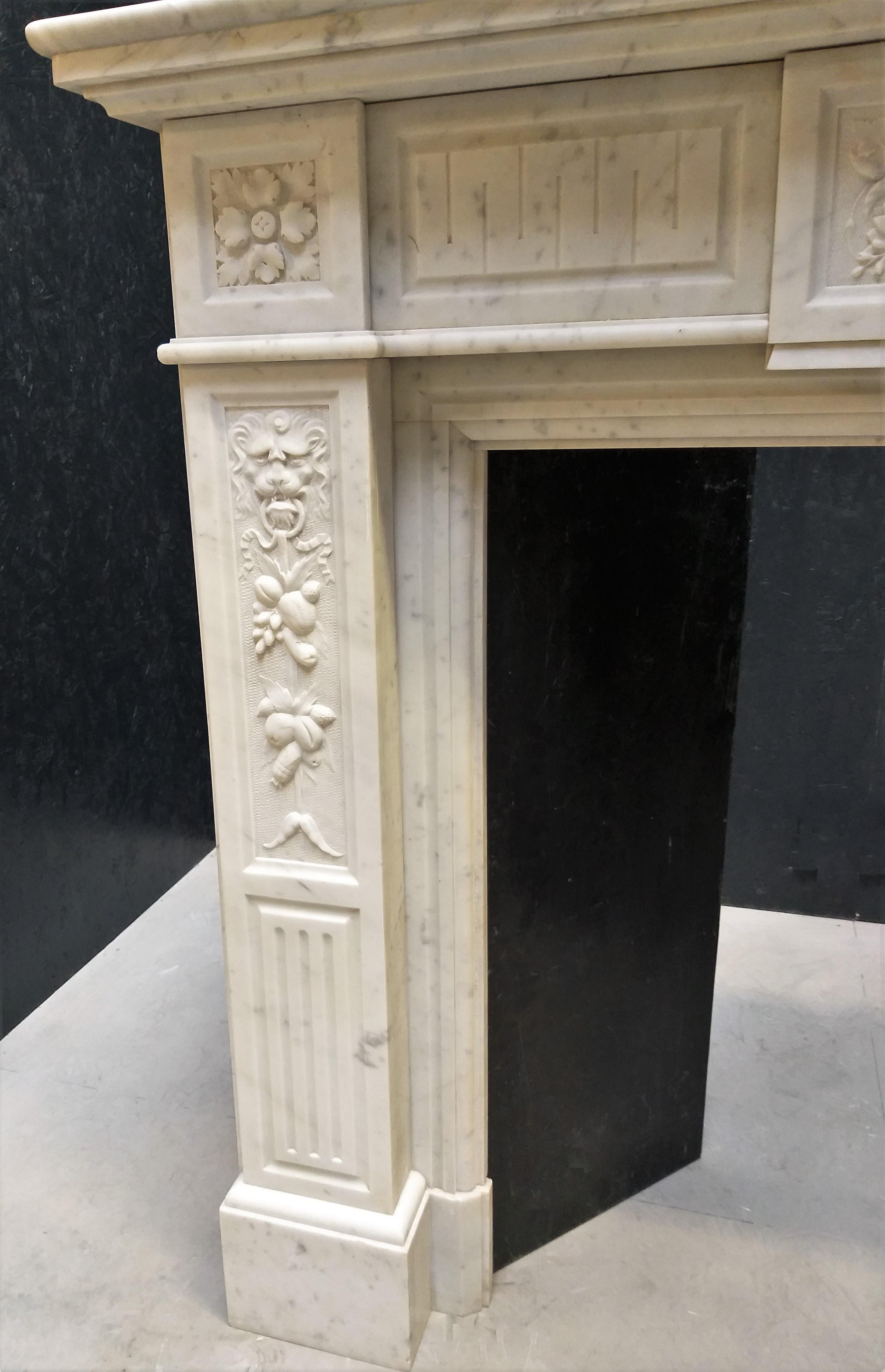 Neoclassical Neo-classical Fireplace in Carrara Marble, Late 19th Century For Sale