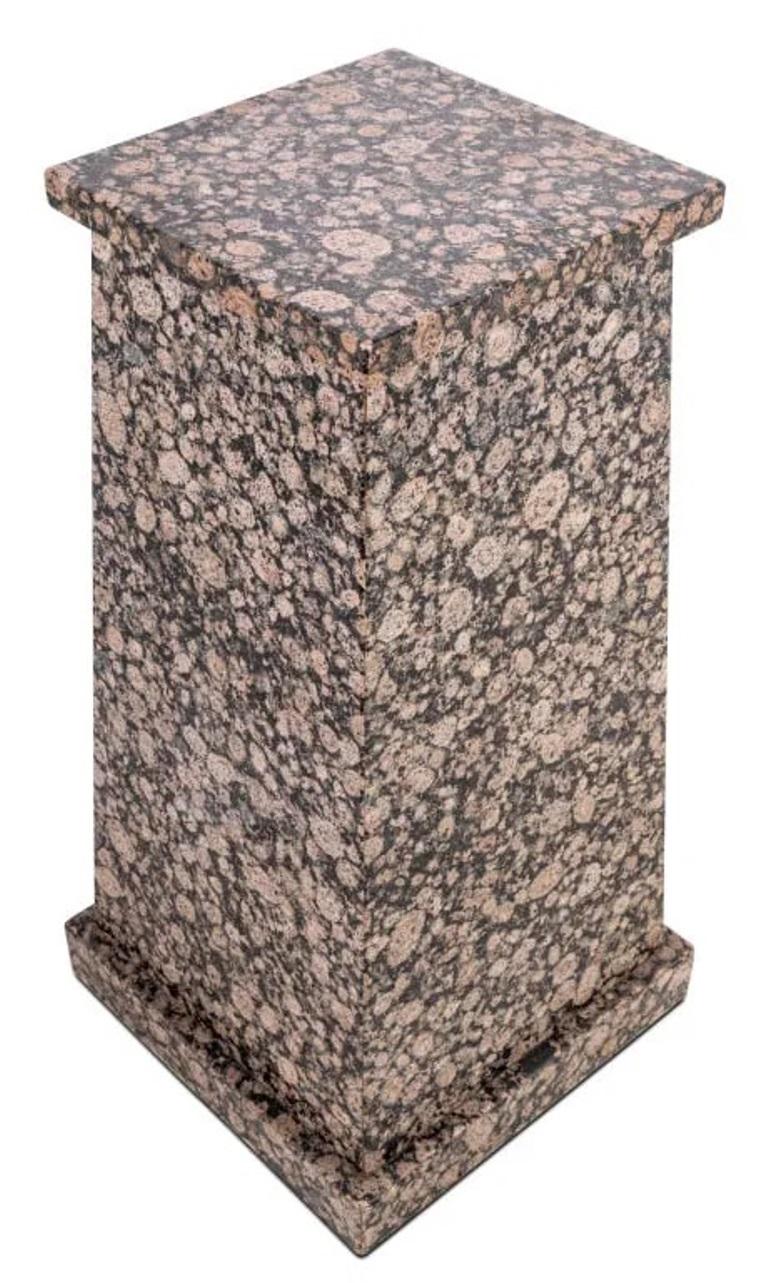 Pedestal neoclásico de granito rosa de la Edad Dorada, finales del siglo XIX. Renacimiento neoclásico en venta