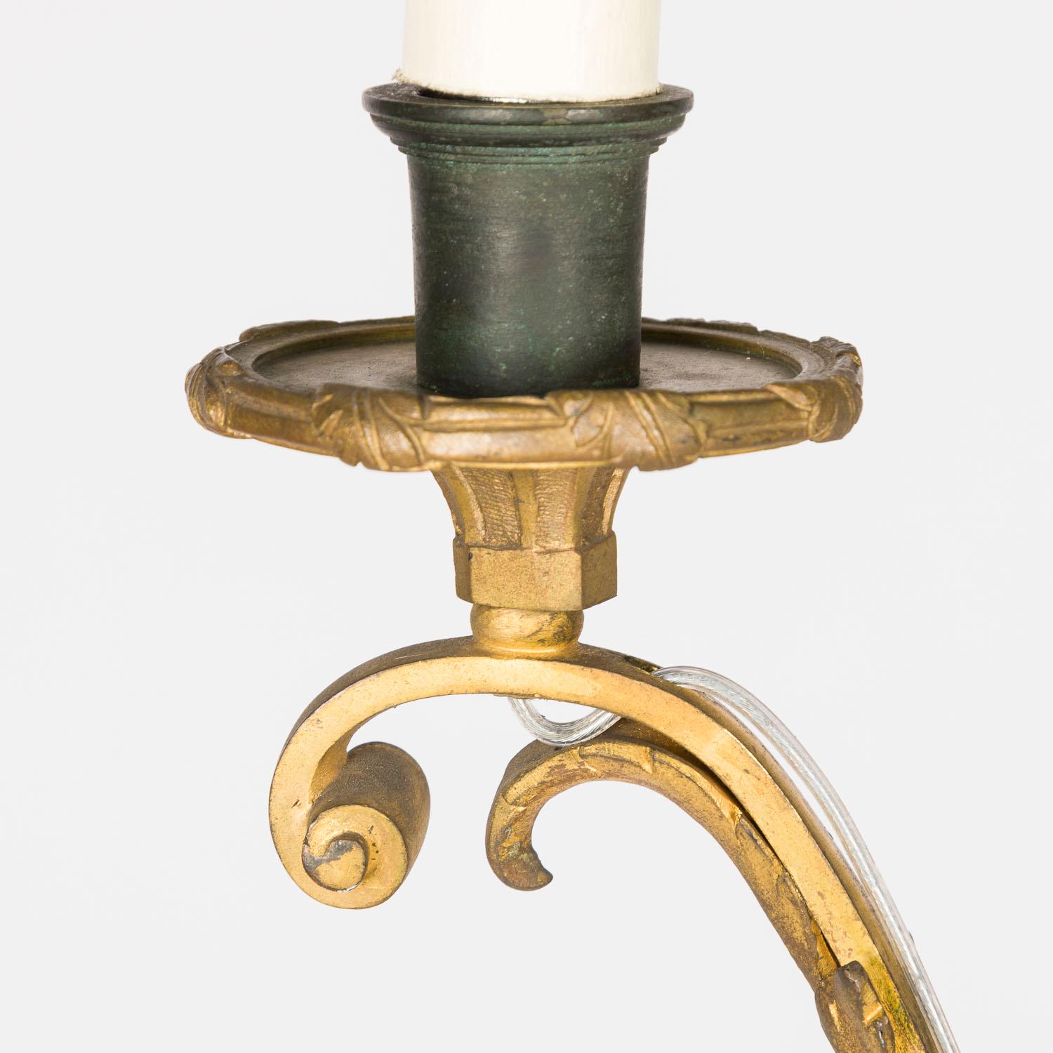 Lampe standard néo-classique en bronze doré, tôle et marbre de Sienne à deux bras. en vente 3