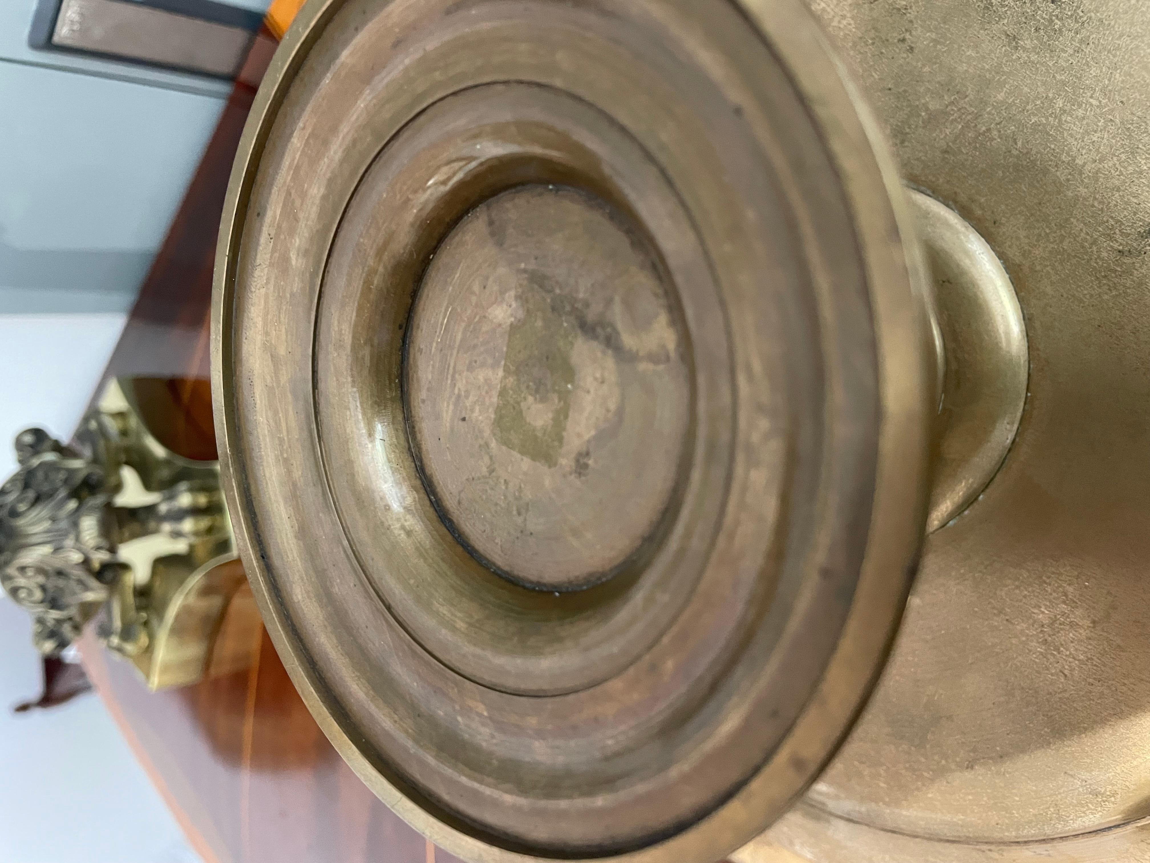 Tazza de Bronce Grand Tour con Escena de Batalla Amazónica en venta 4