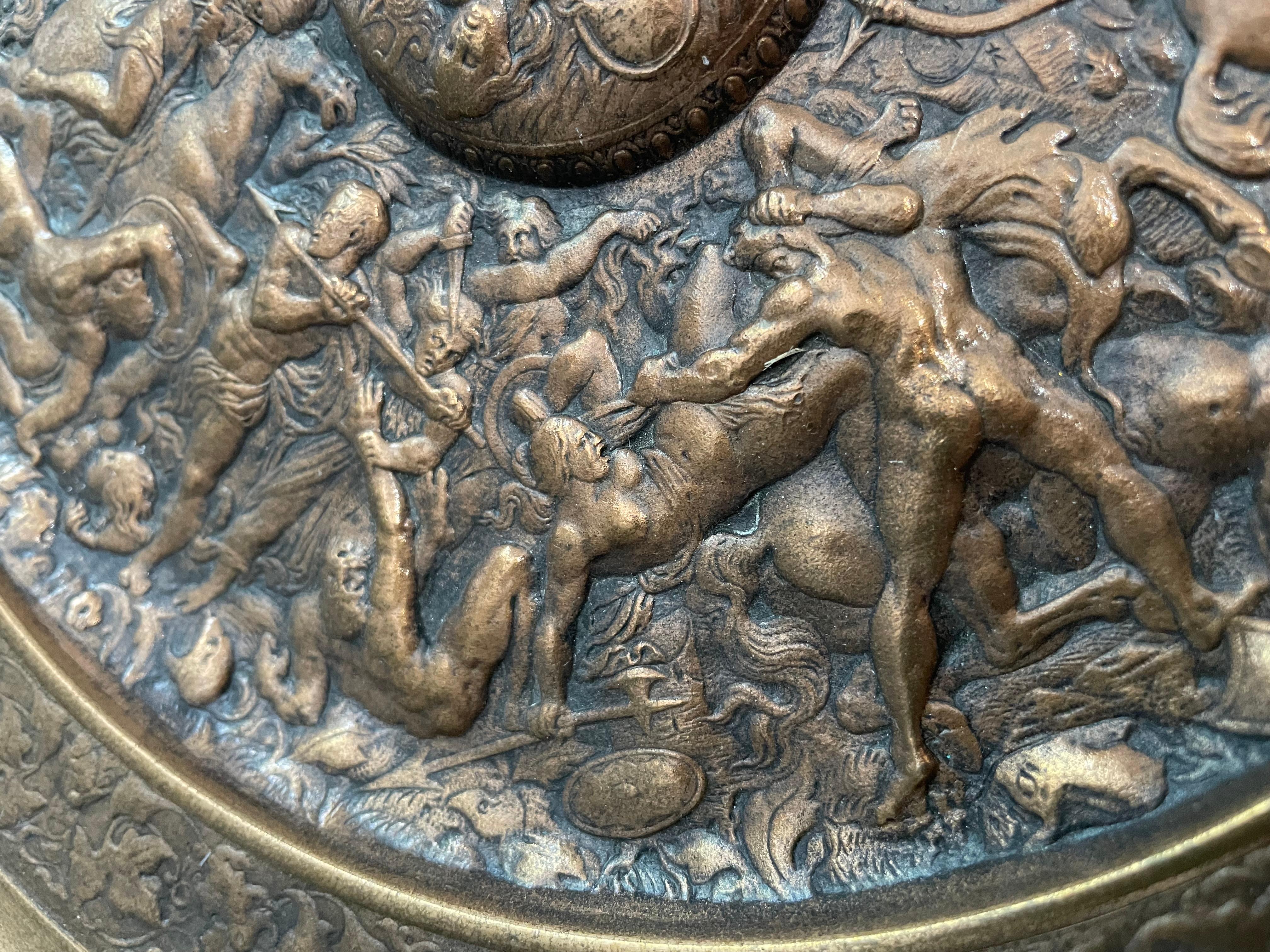 l Grand Tour Bronze Tazza with Amazonian Battle Scene For Sale 10