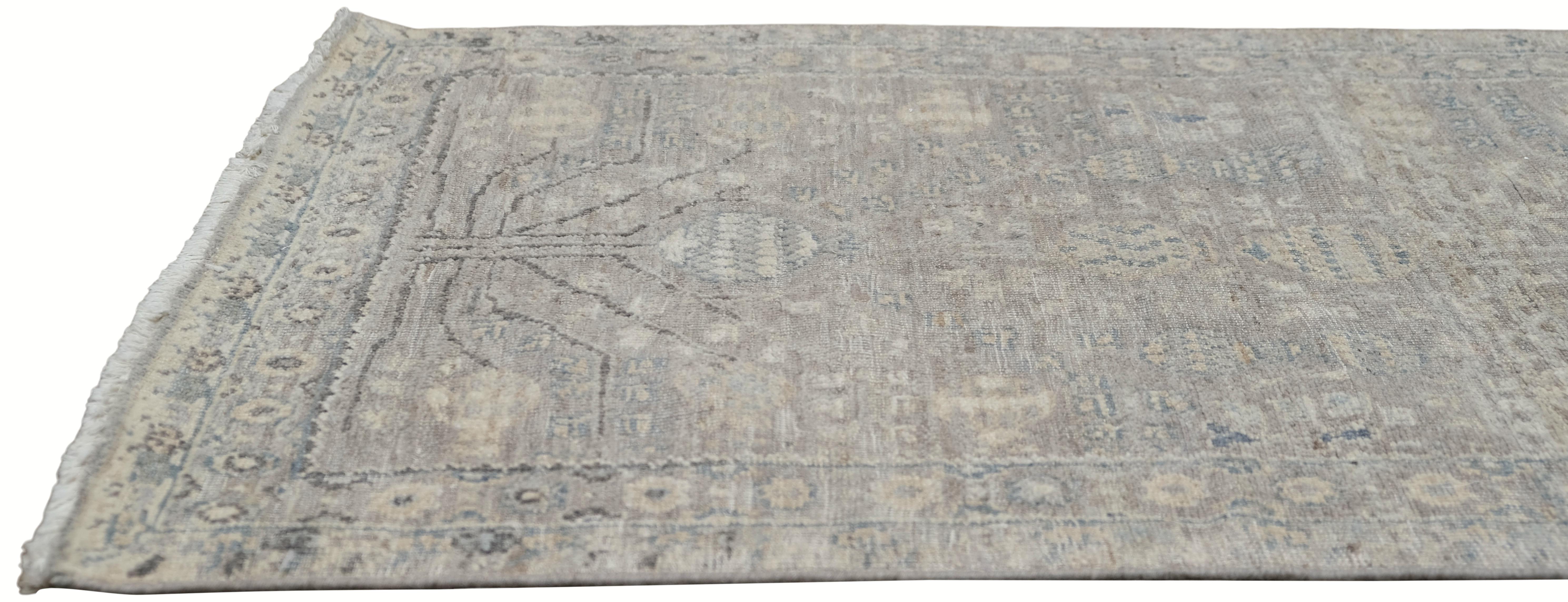 Annodato a mano Tappeto Neo-Classico Grigio e Beige in Lana Distressed 2'6''x15'7'' in vendita