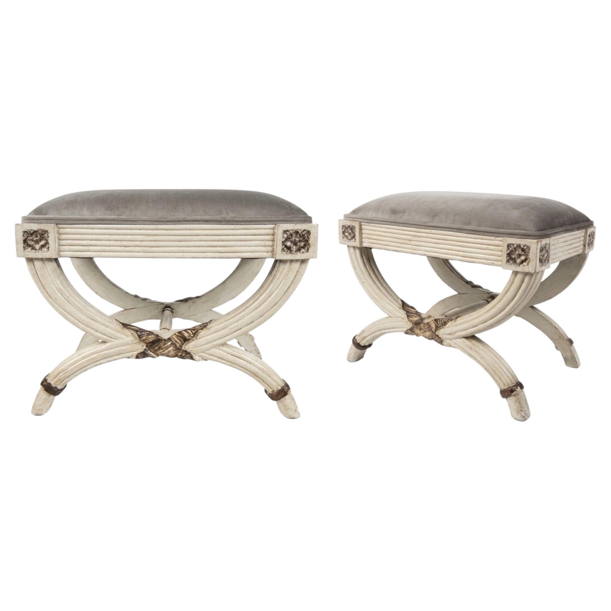 Neoclásico Estilo Gustaviano Pintado Curule Taburetes / Otomanas En Terciopelo - Pareja