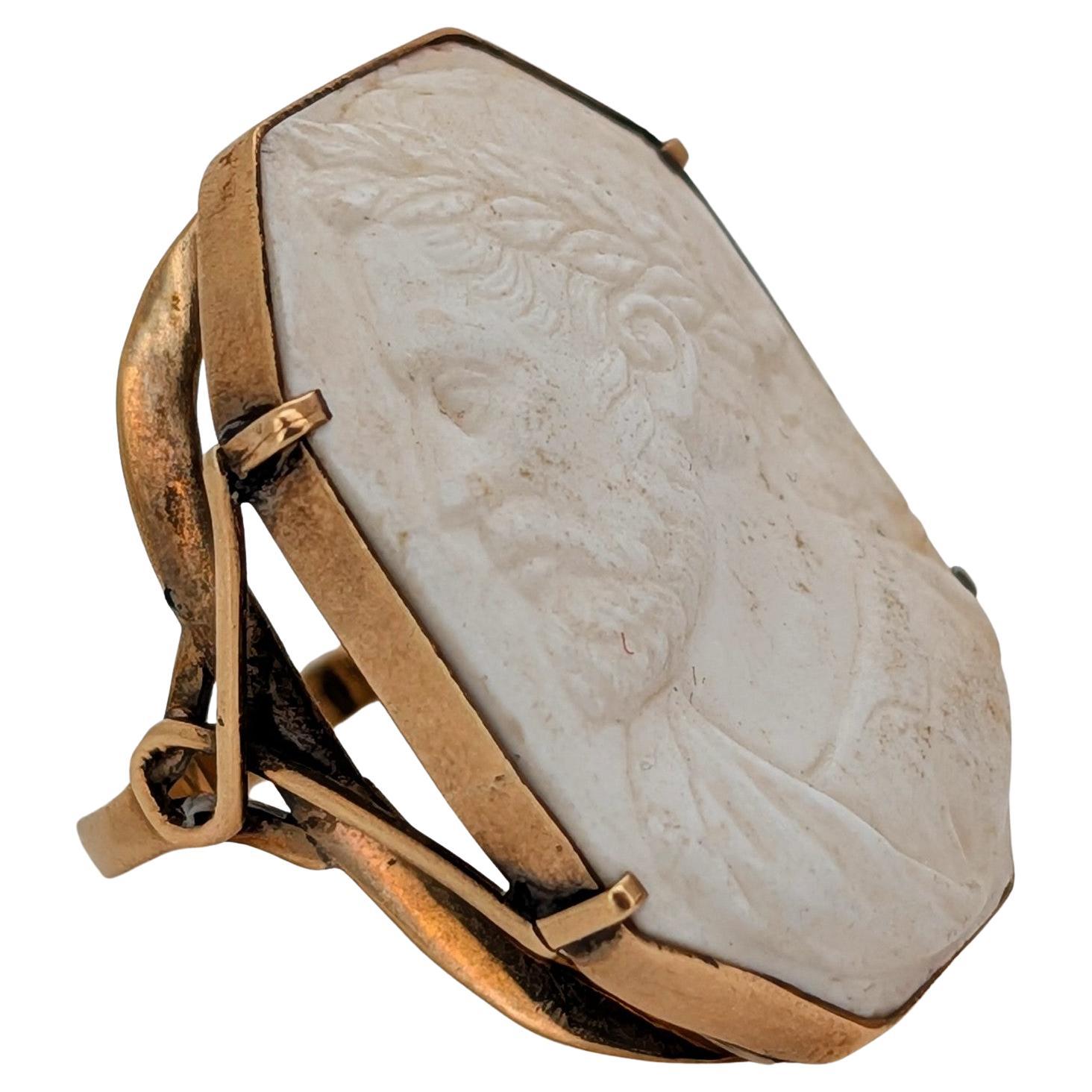 Neo-Classical Hardstone Cameo Gold Ring, c. 1800 For Sale