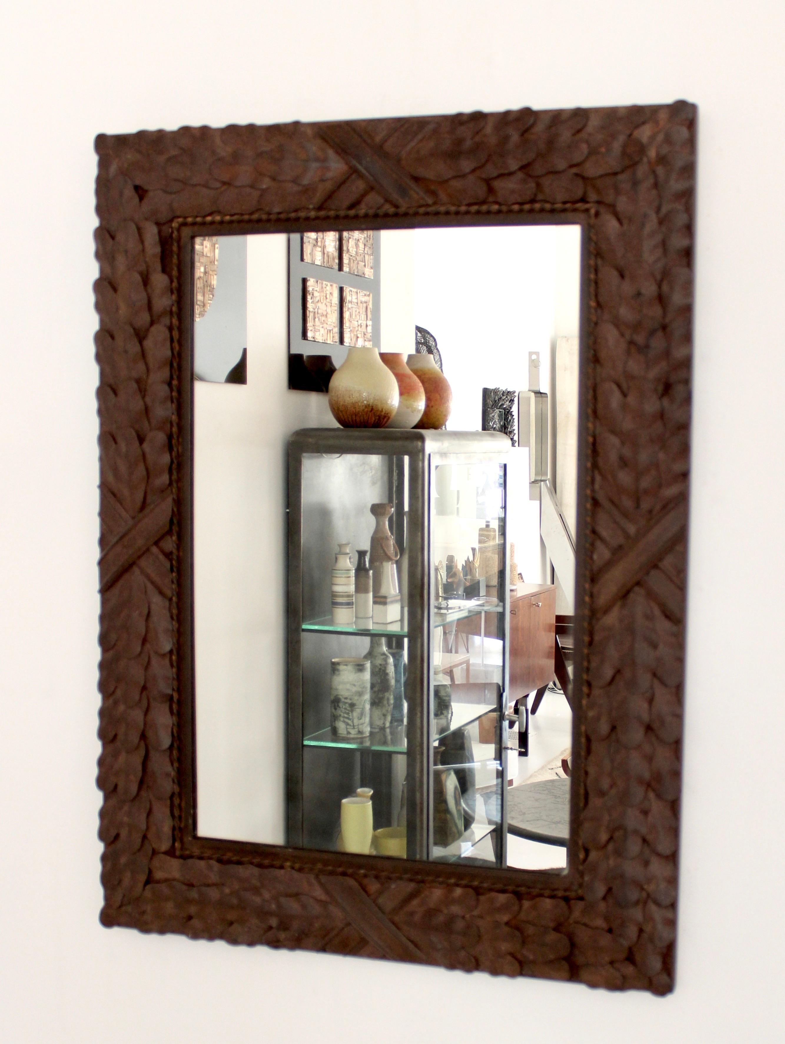 Miroir italien néo-classique patiné rouillé à motif de feuilles d'acanthe et de corde torsadée Bon état - En vente à Chicago, IL