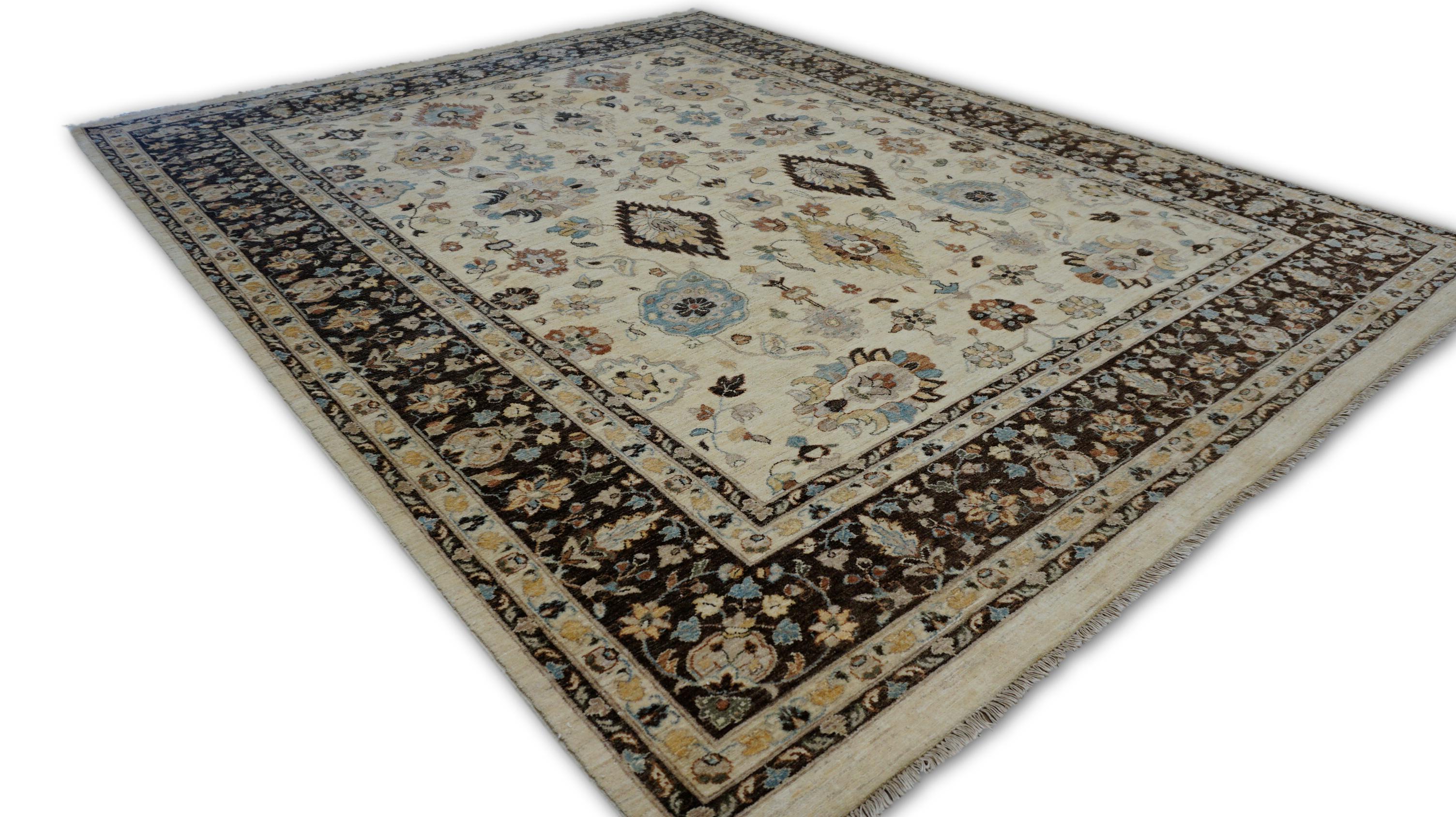 Avorio neoclassico con bordi marroni in stile Heriz  Tappeto 7'11''x10'1'' in vendita 2
