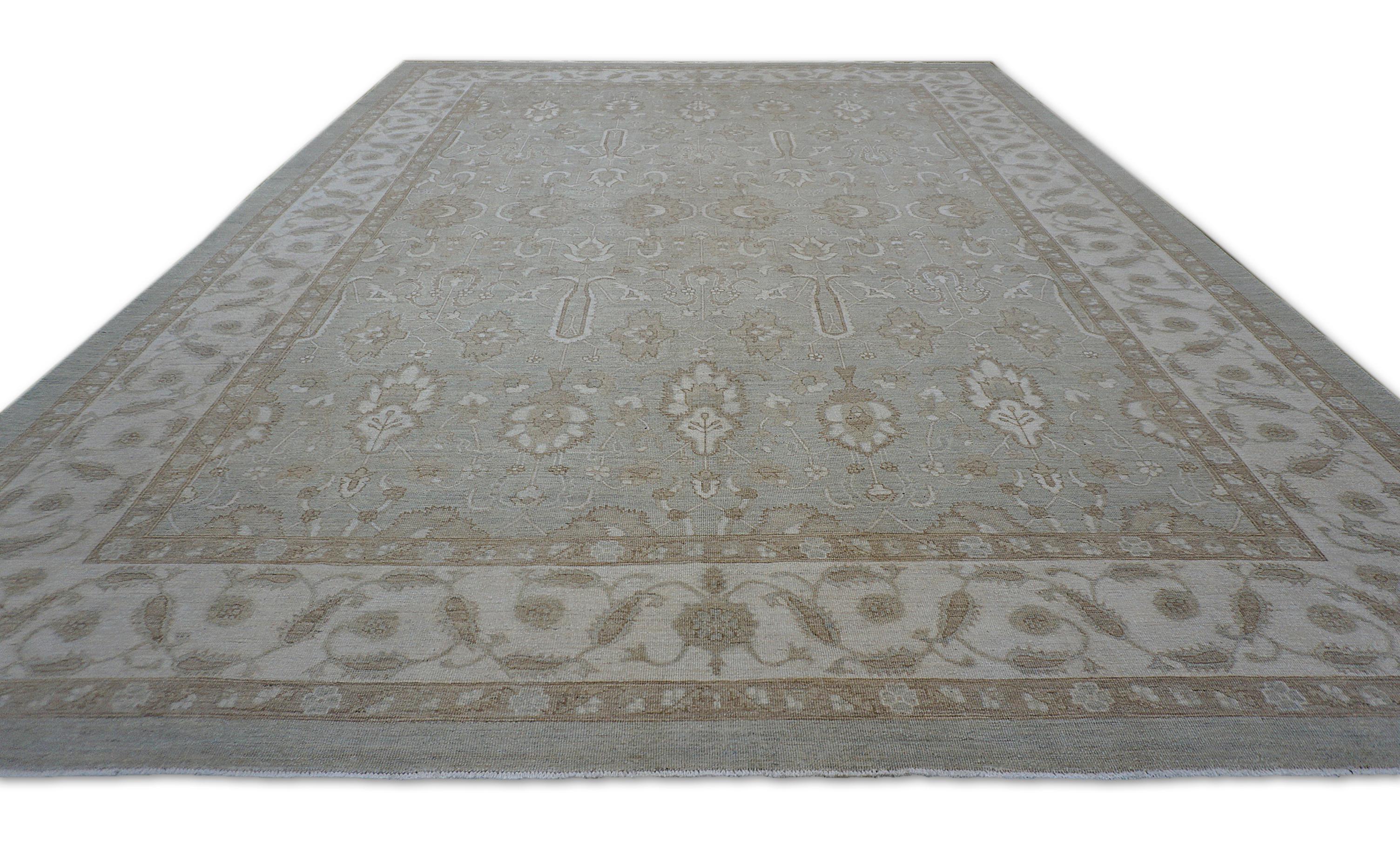 Neoklassischer hellgrüner und elfenbeinfarbener Wollteppich 8'9''x12'3'' (Handgeknüpft) im Angebot