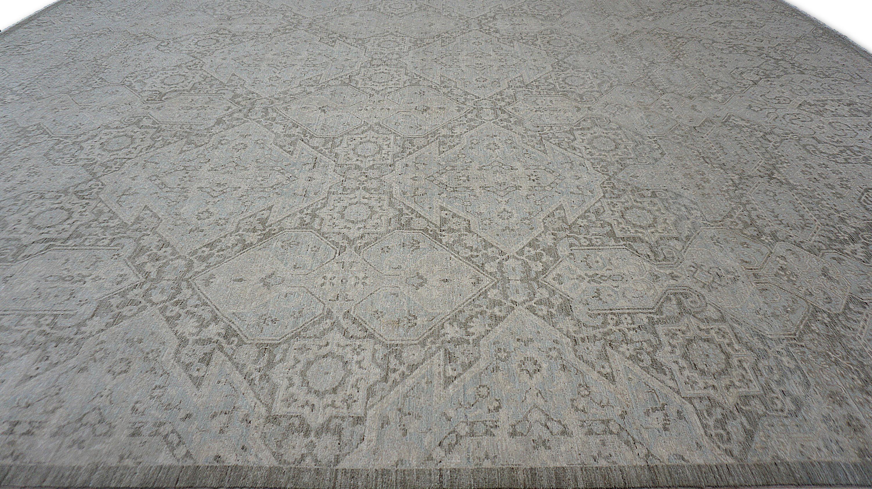Noué à la main Neo-Classical Light Olive and Soft Blue Geometric Motif Wool Rug 9'x12'1'' en vente