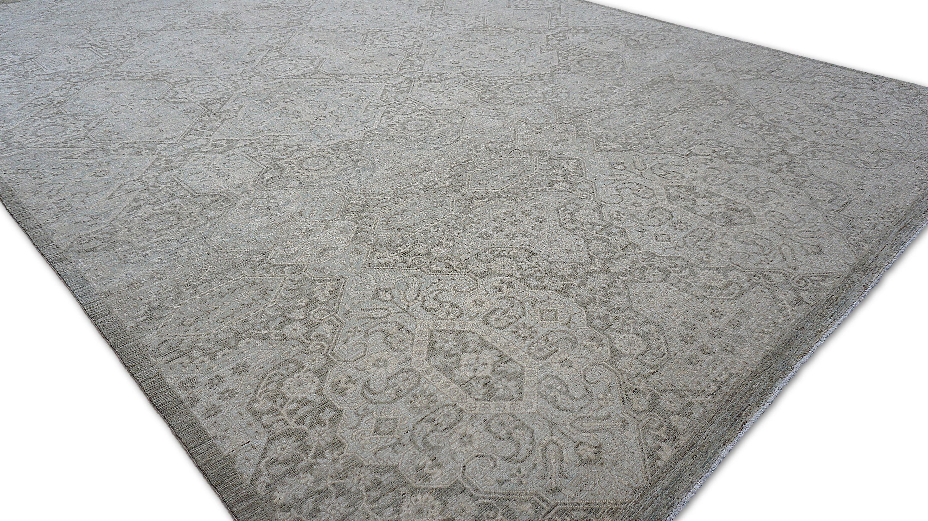 Neo-Classical Light Olive and Soft Blue Geometric Motif Wool Rug 9'x12'1'' Neuf - En vente à Torrance, CA