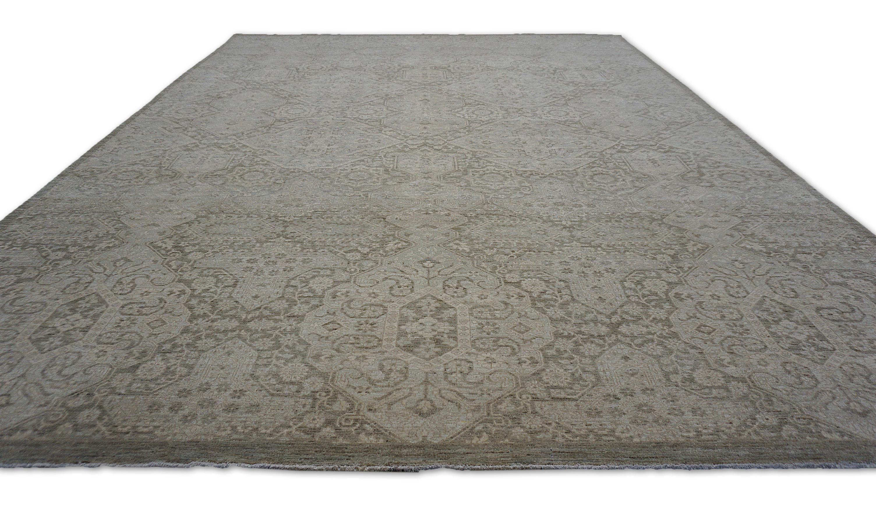 XXIe siècle et contemporain Neo-Classical Light Olive and Soft Blue Geometric Motif Wool Rug 9'x12'1'' en vente