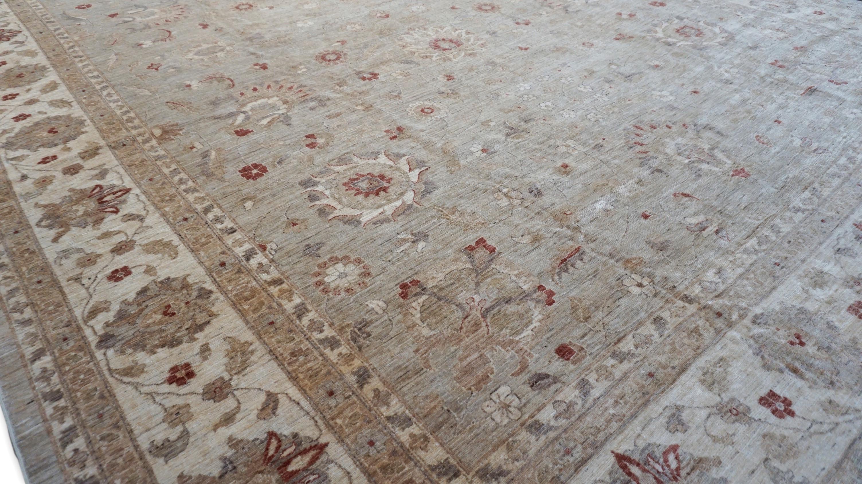 Neo-Classical Oushak Tan und Beige Elfenbein Motiv Wollteppich 12'x17'8'' (Pakistanisch) im Angebot