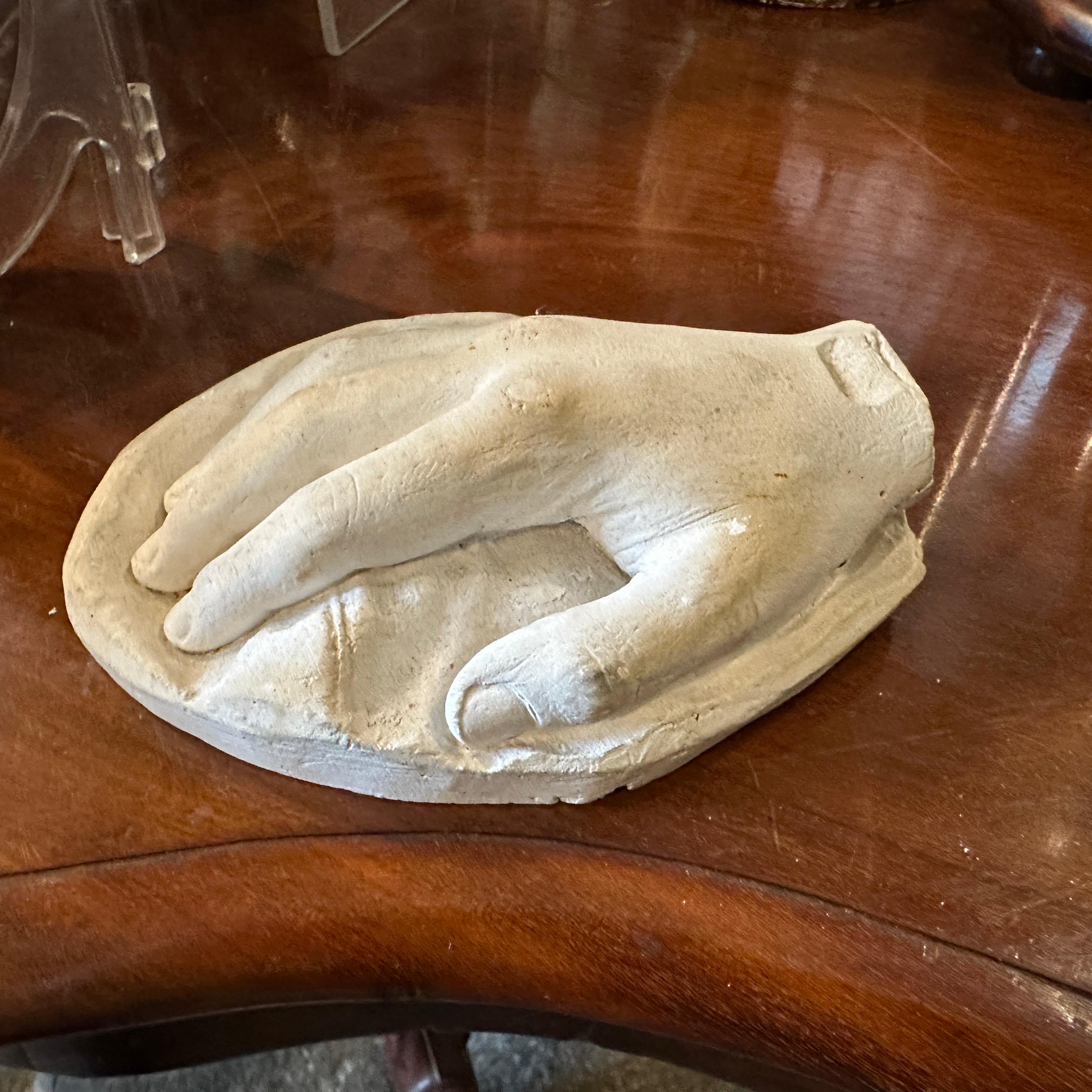 Escultura italiana neoclásica de escayola de una mano en venta 4