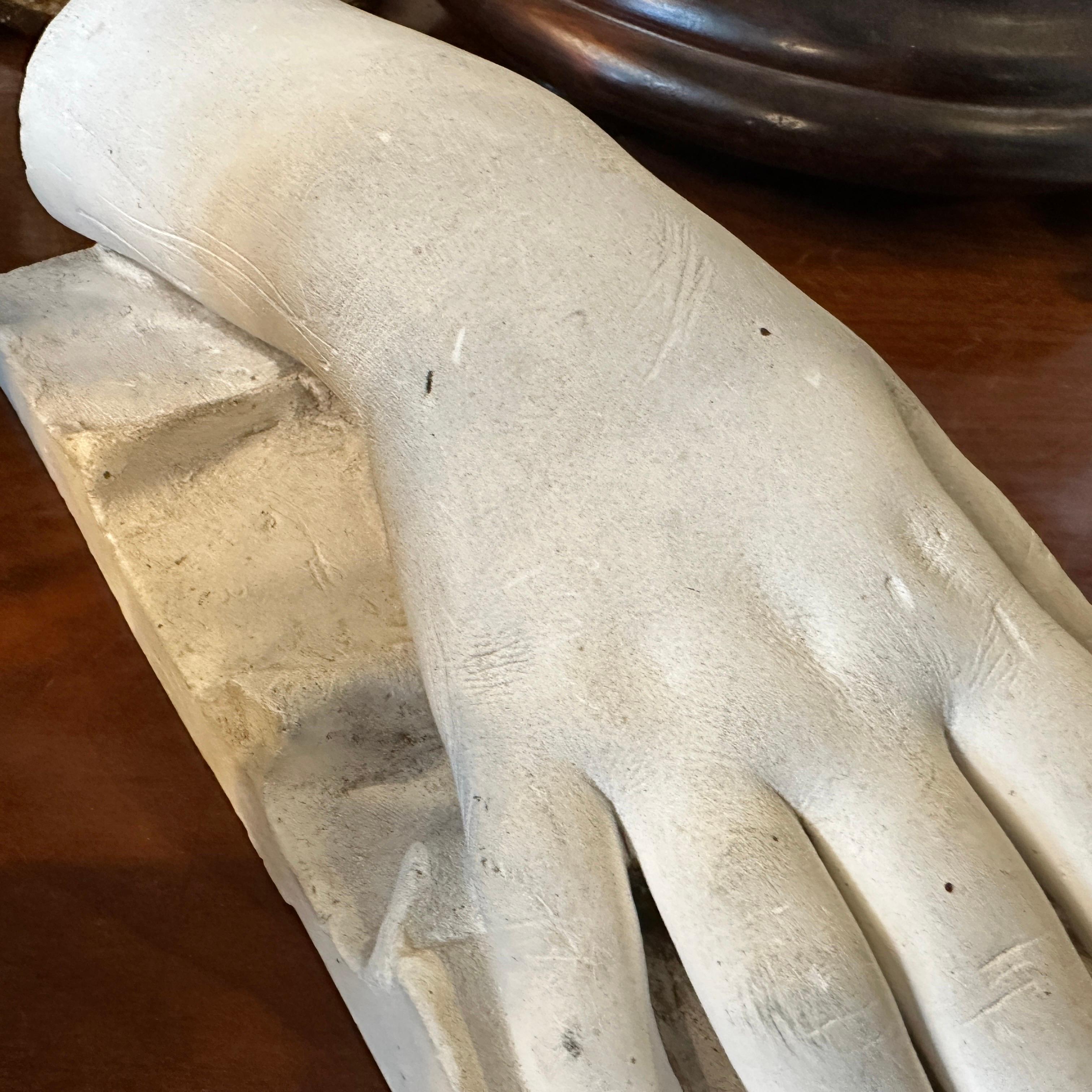 Escultura italiana neoclásica de escayola de una mano en venta 4