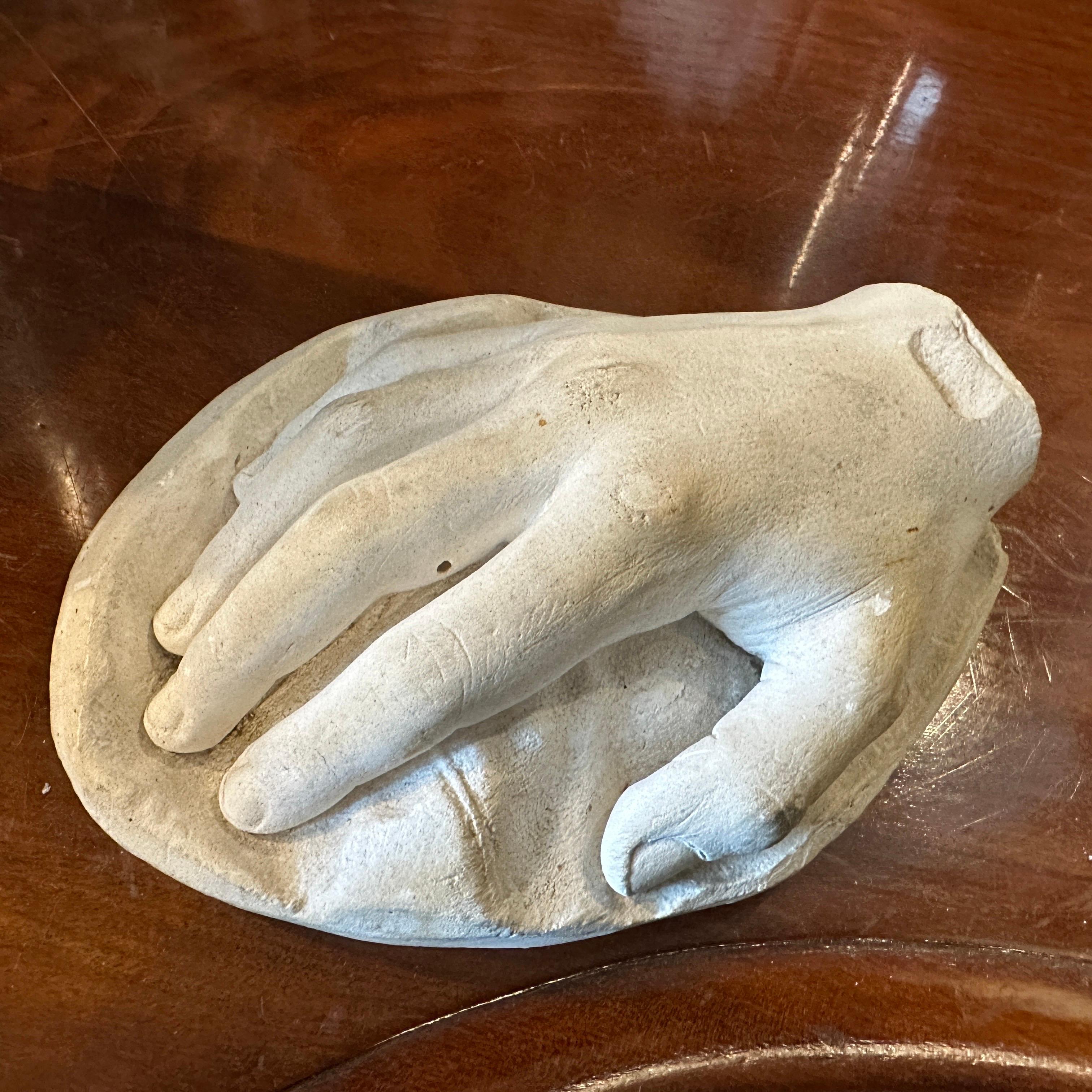Escultura italiana neoclásica de escayola de una mano en venta 5