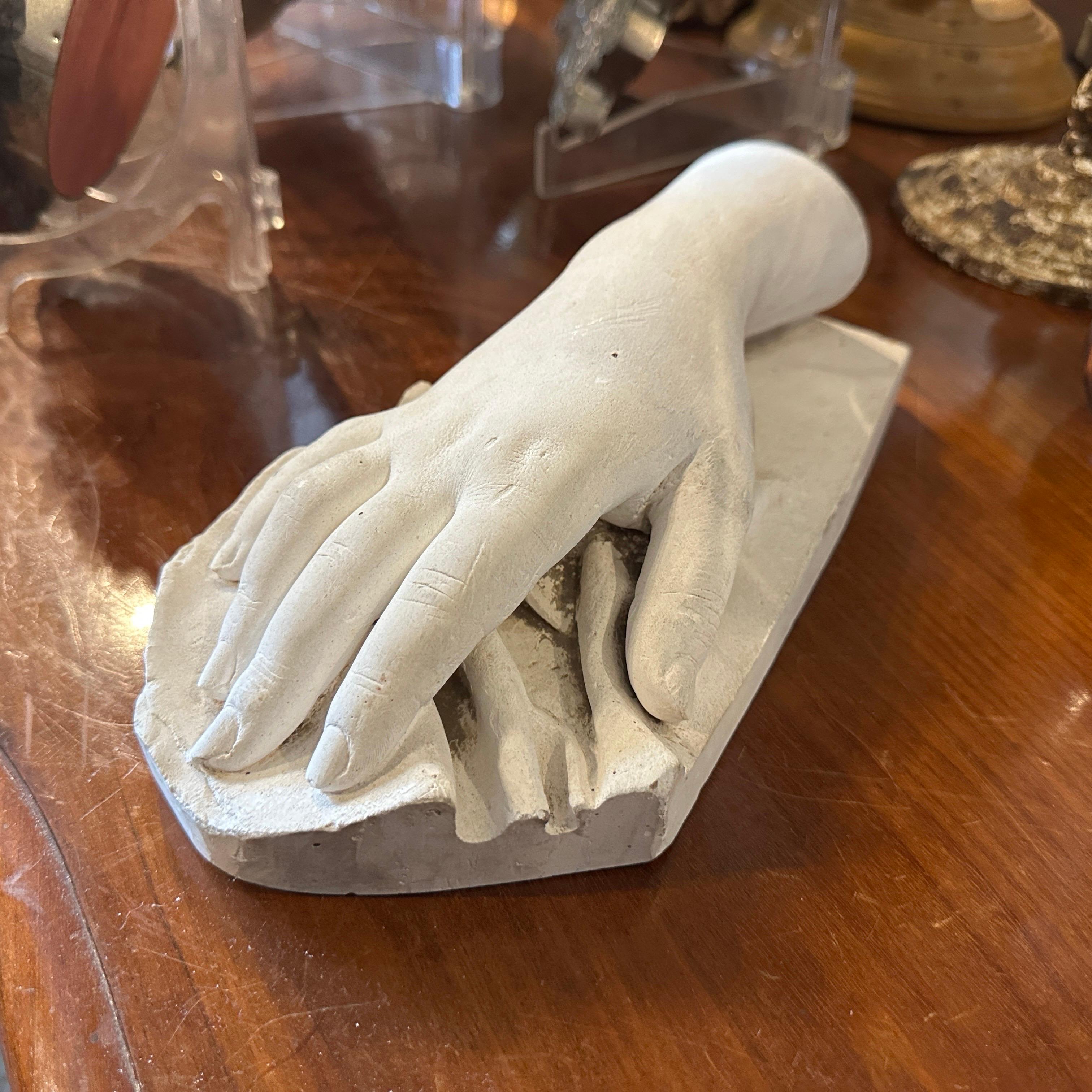 Escultura italiana neoclásica de escayola de una mano siglo XIX en venta