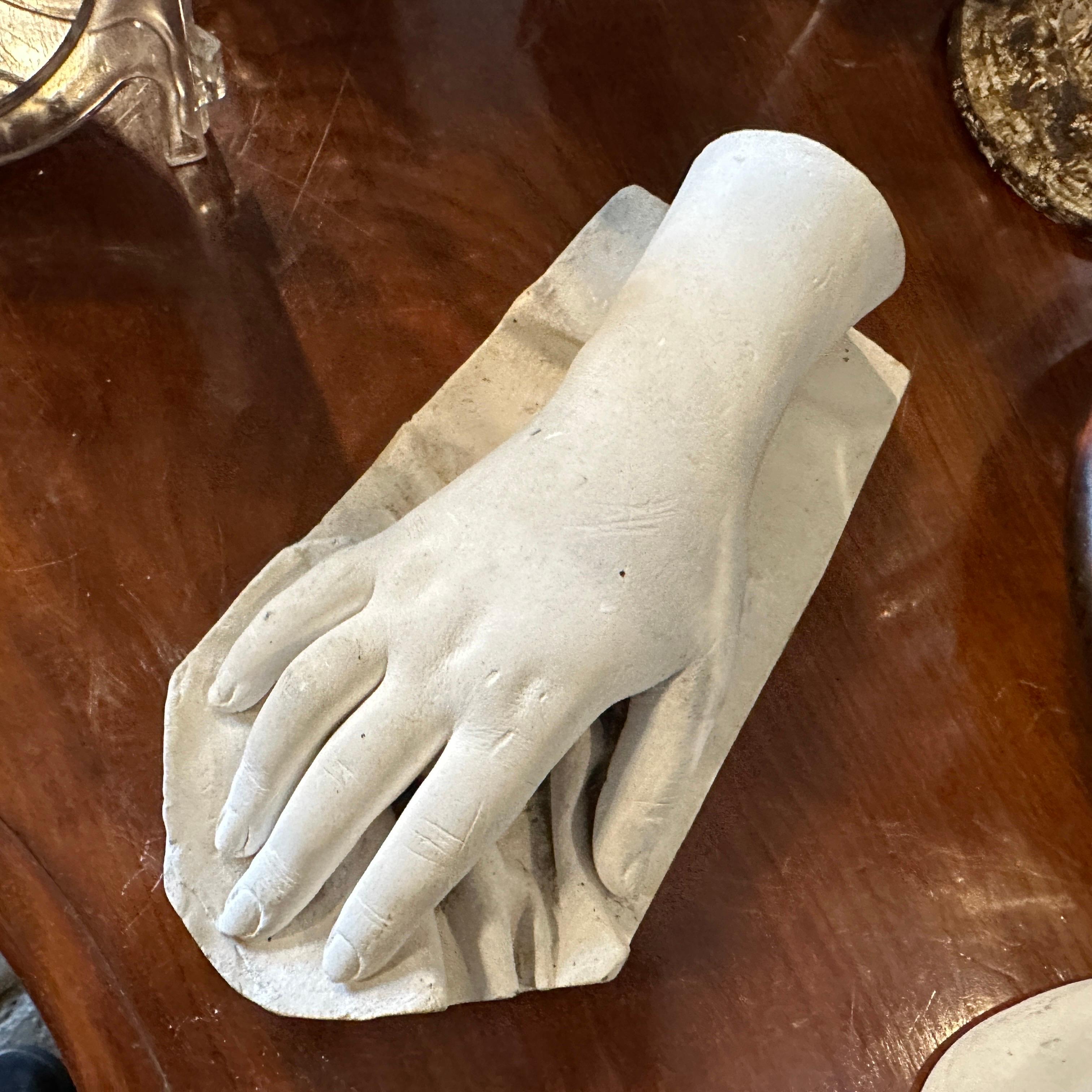 Escultura italiana neoclásica de escayola de una mano Yeso en venta