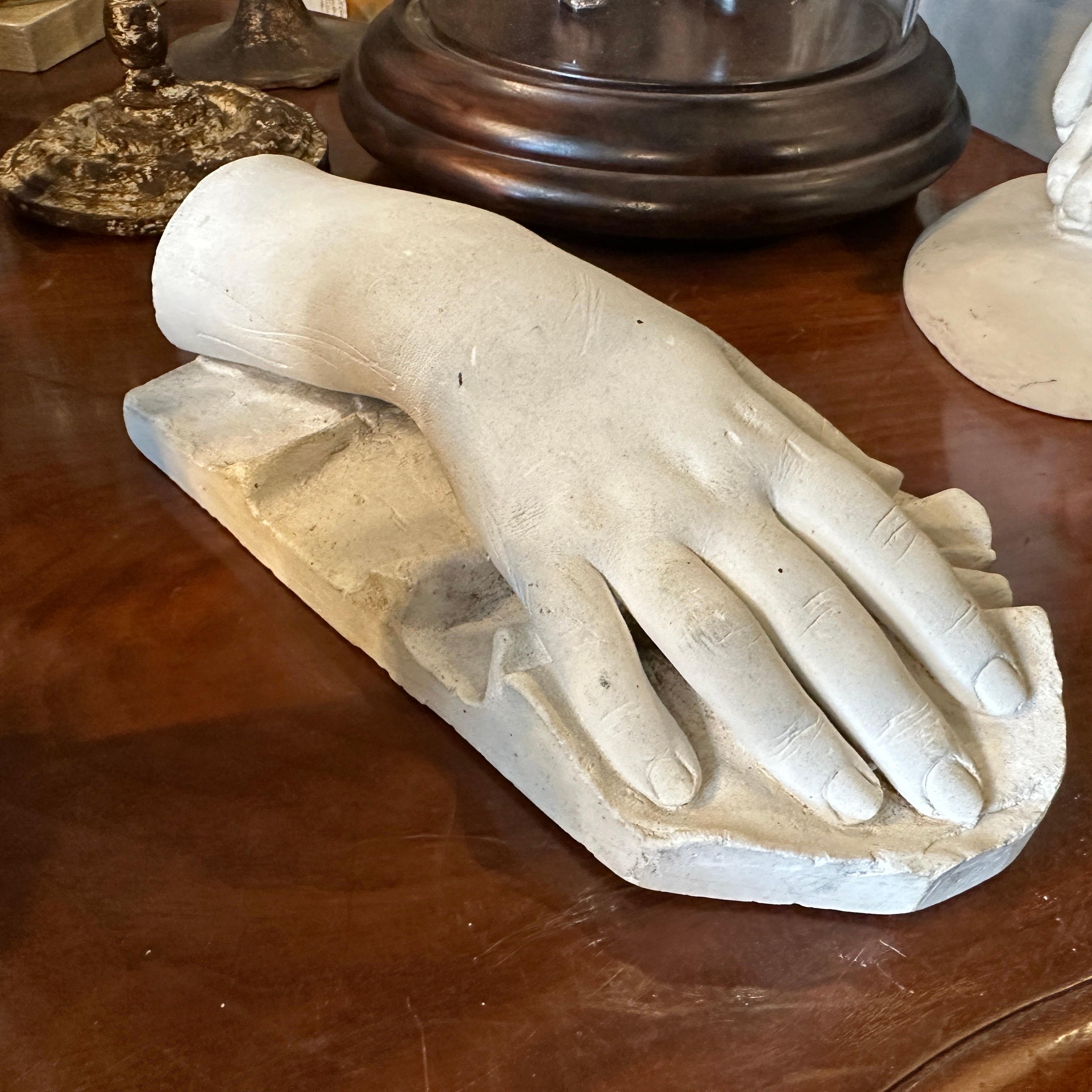 Escultura italiana neoclásica de escayola de una mano en venta 2