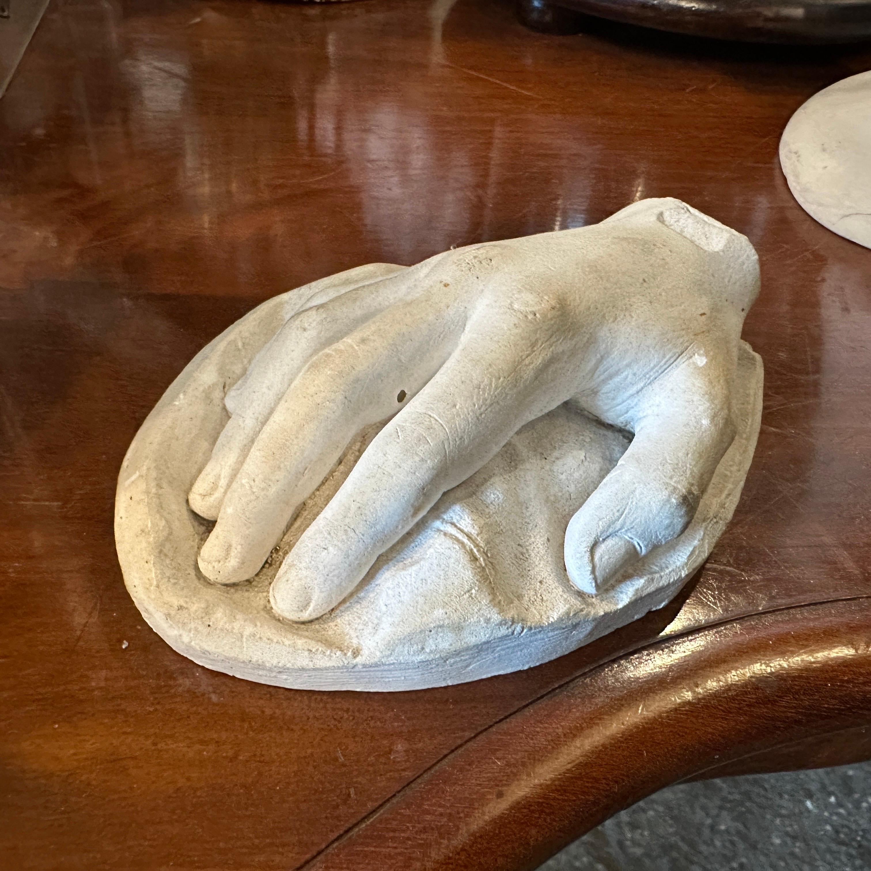 Escultura italiana neoclásica de escayola de una mano en venta 3