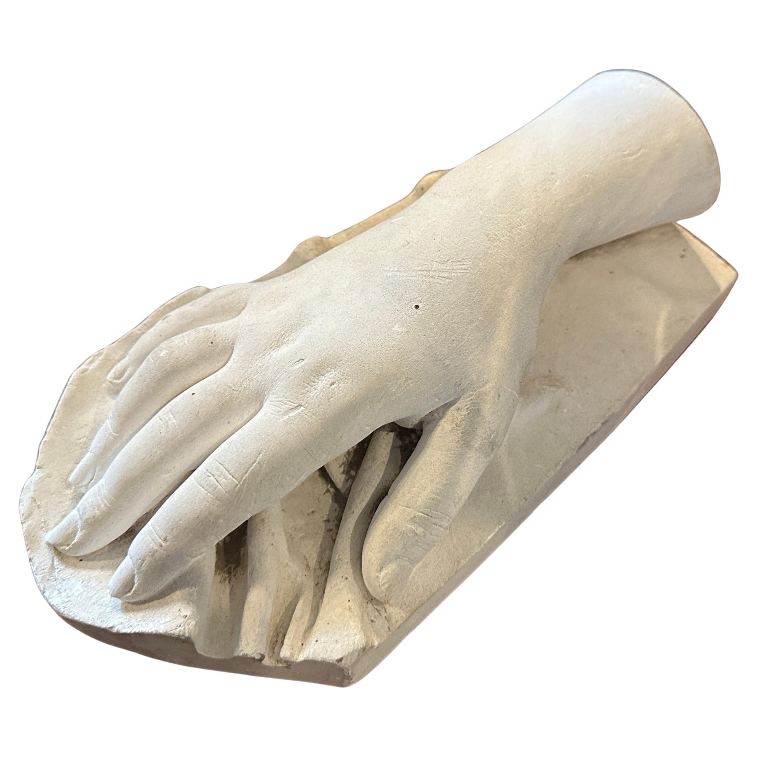 Escultura italiana neoclásica de escayola de una mano en venta