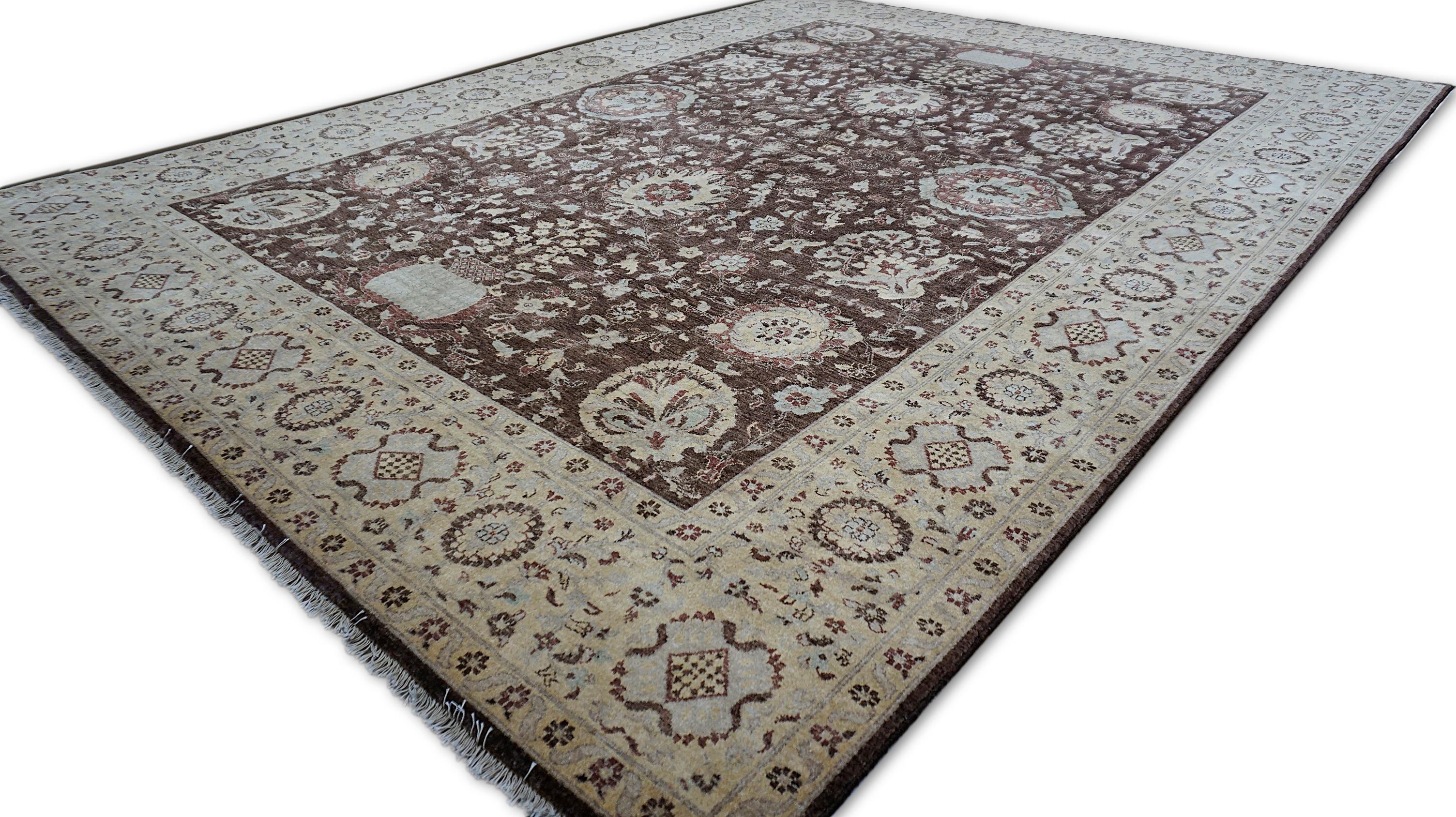Neo-Classical Rich Chocolate und BeigeTeppich 8'11''x11'11'' (Neoklassisch) im Angebot