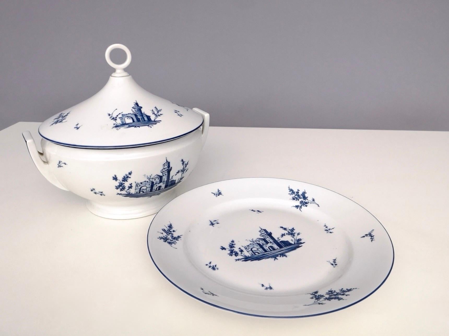 Mid-20th Century Neoclassical Richard Ginori White and Blue Porcelain Serving Dish, Italy For Sale