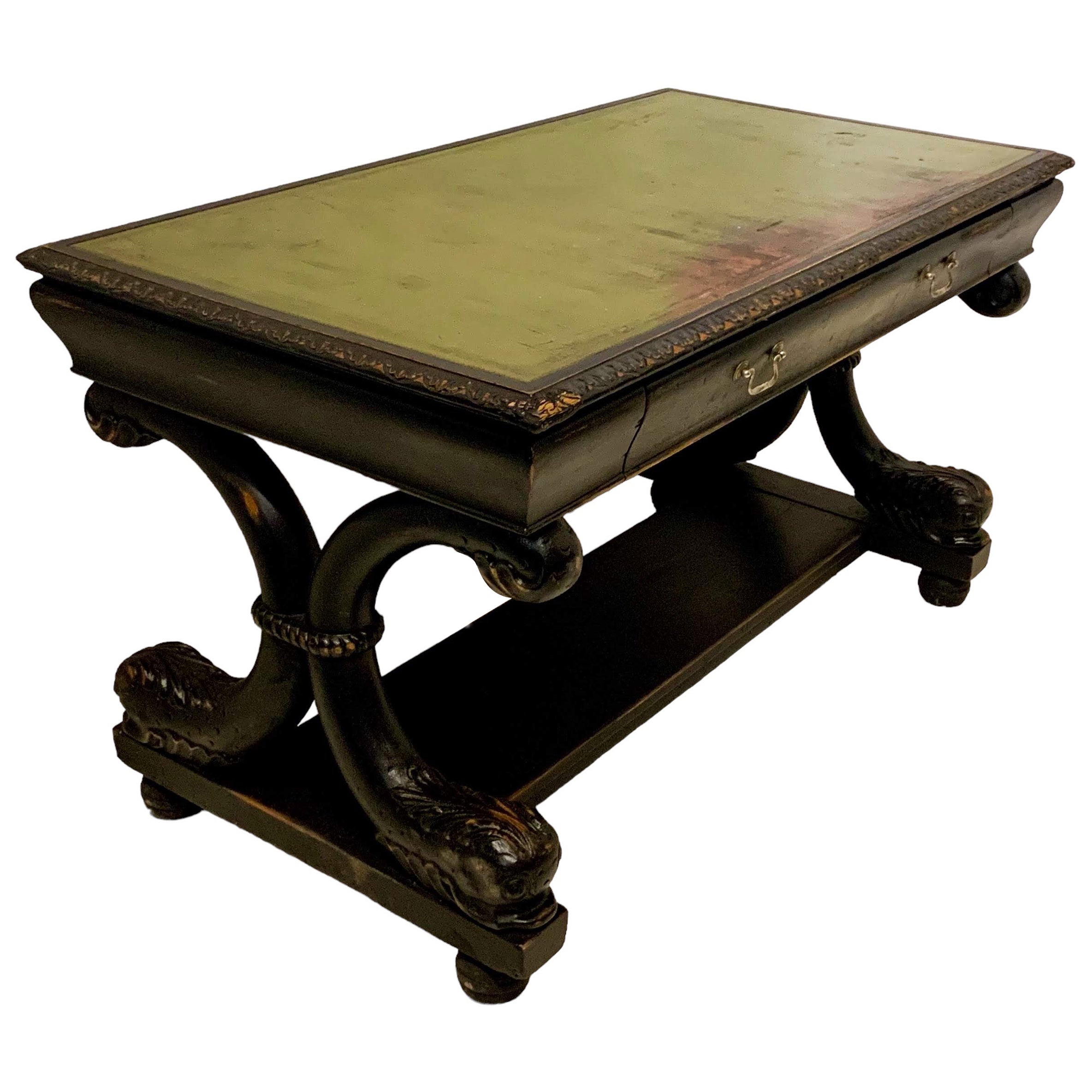 R.J. neoclásico Escritorio / Mesa Estilo Horner Tapa de cuero verde y base de delfín en venta
