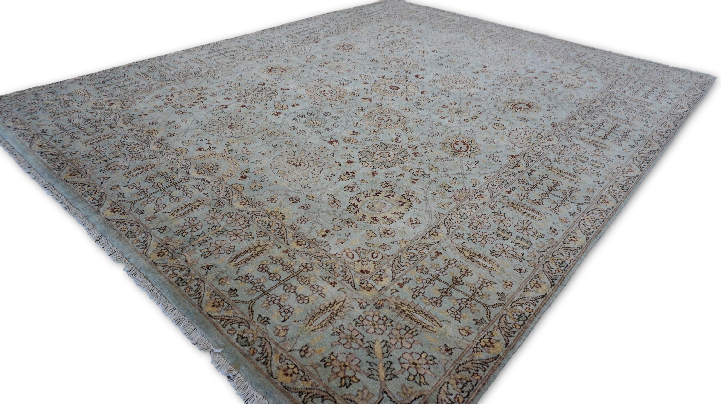 Pakistanais Tapis de laine néoclassique à motifs mauve et rouille 7'11''x10' en vente