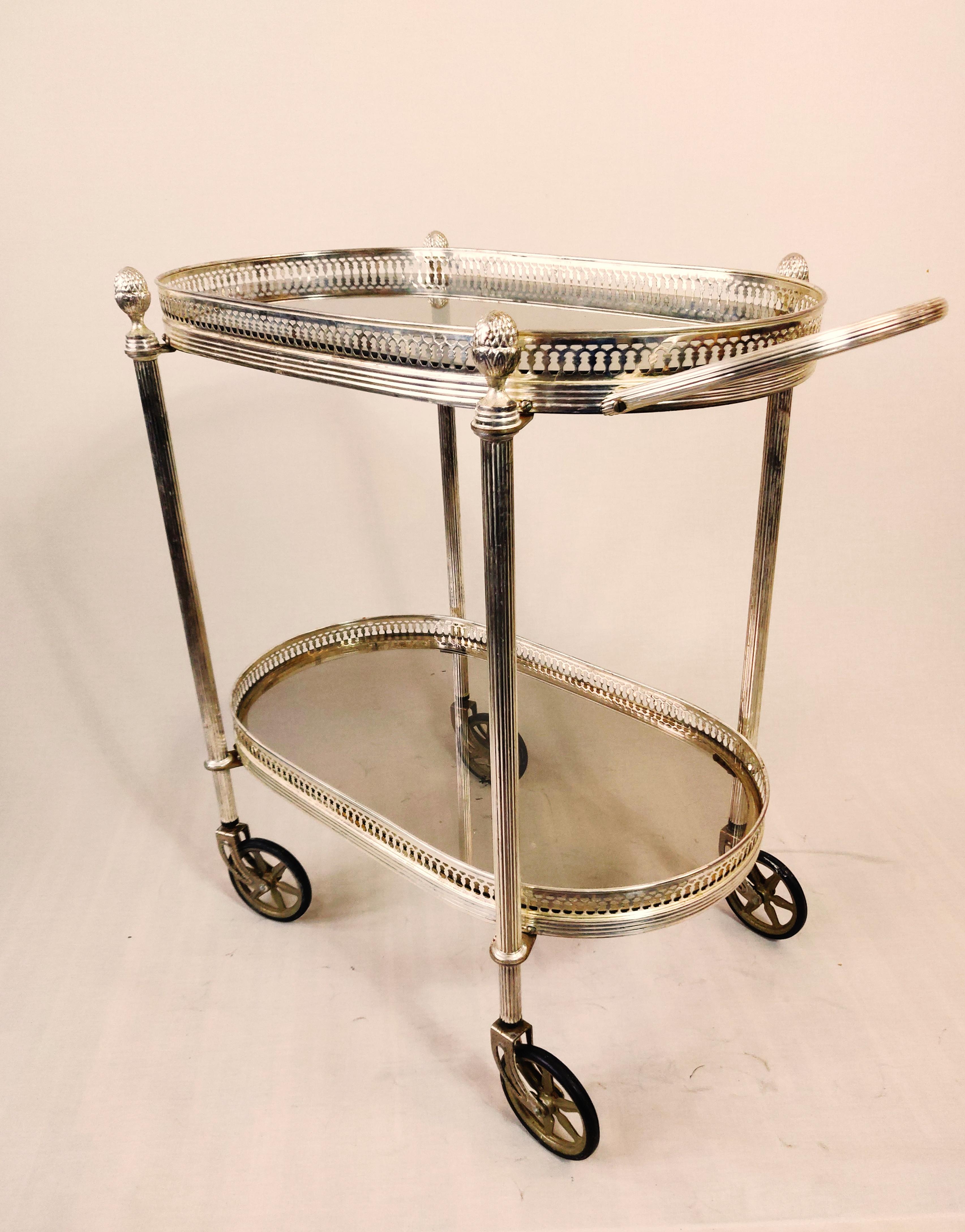 Neo classical silvered and glas drink trolley in style of Maison Jansen. In Good Condition For Sale In MIJDRECHT, NL