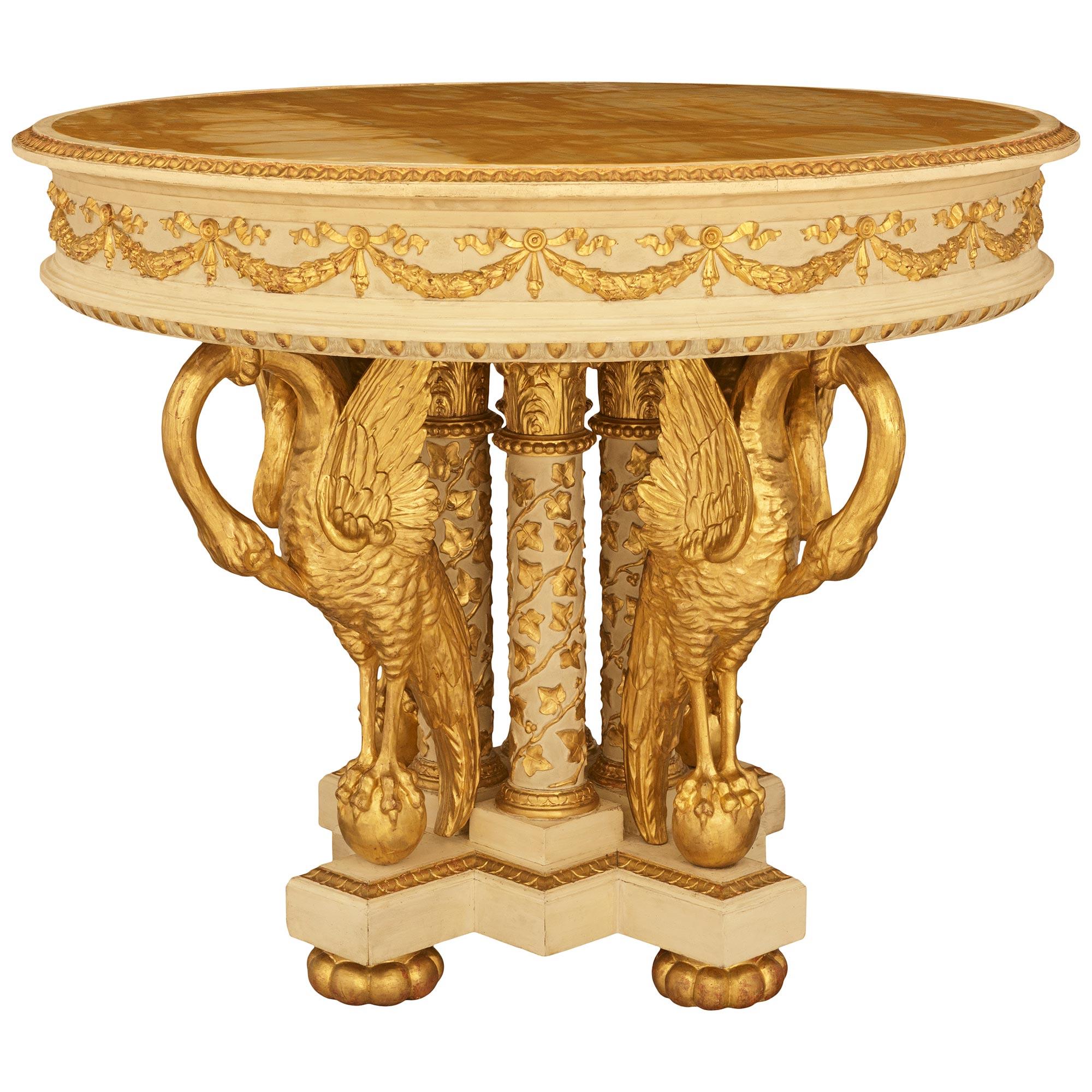 Mesa centro neoclásica de madera patinada y giltwood Neoclásico en venta