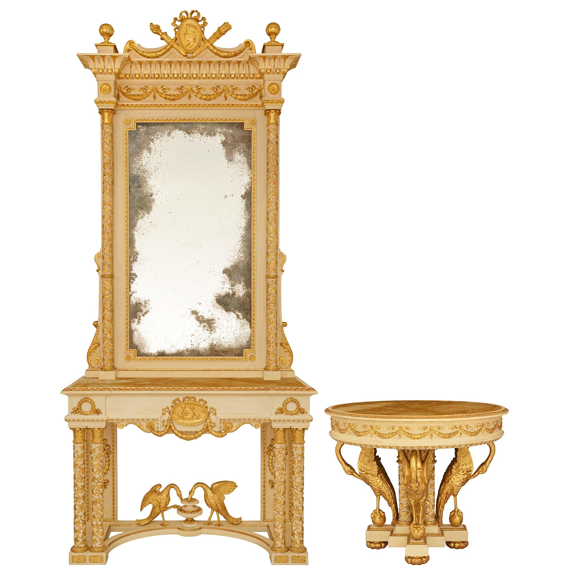 Mesa centro neoclásica de madera patinada y giltwood en venta 1