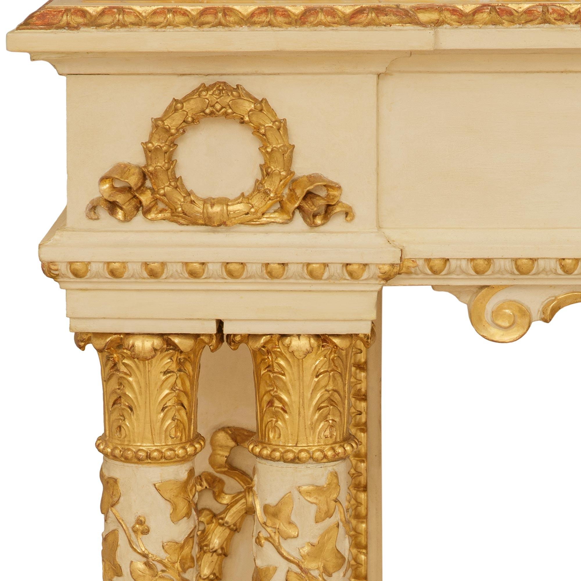 Neoklassizistische Konsole aus patiniertem Holz und Giltwood (Patiniert) im Angebot