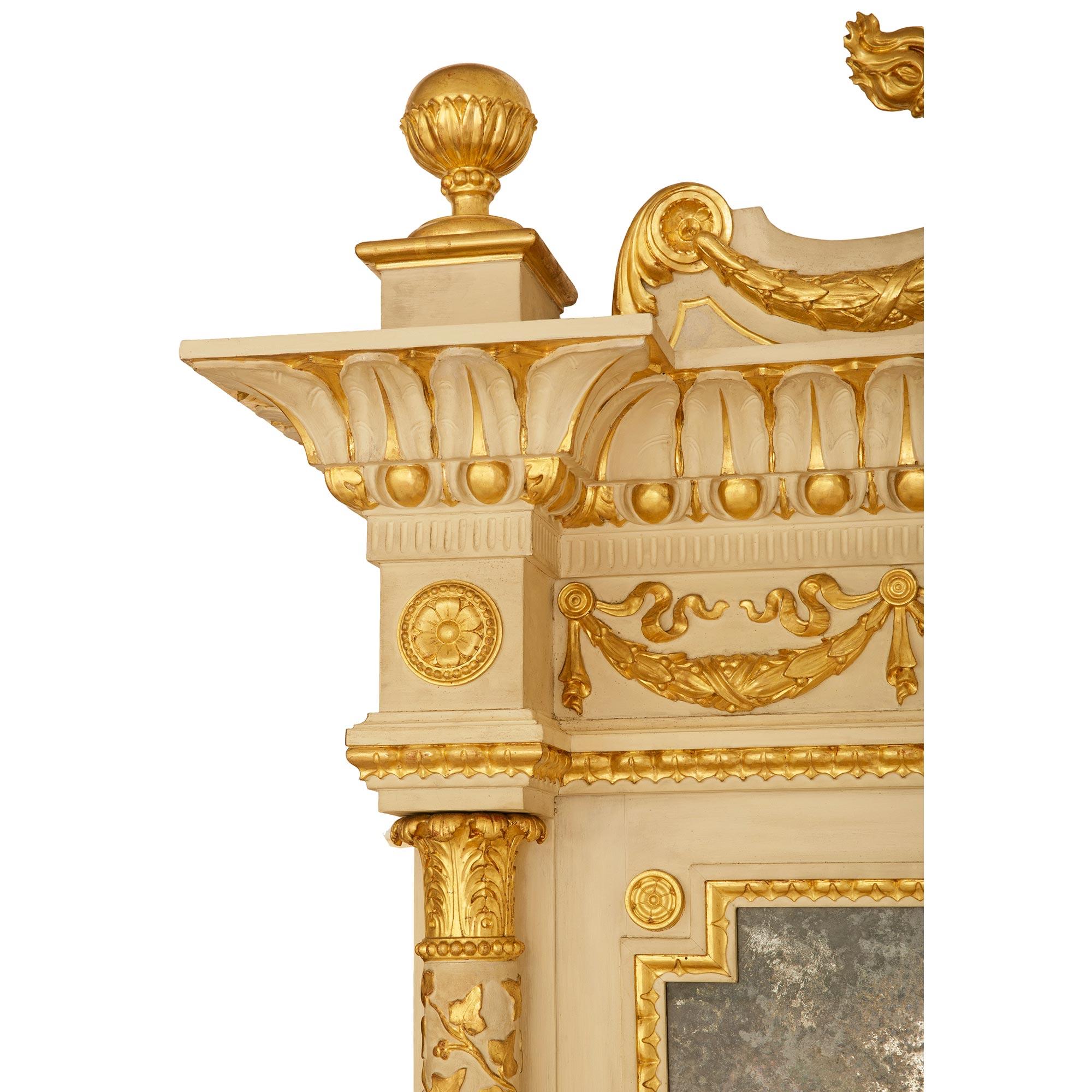 Neoklassizistischer Spiegel aus patiniertem Wood und Giltwood (Patiniert) im Angebot