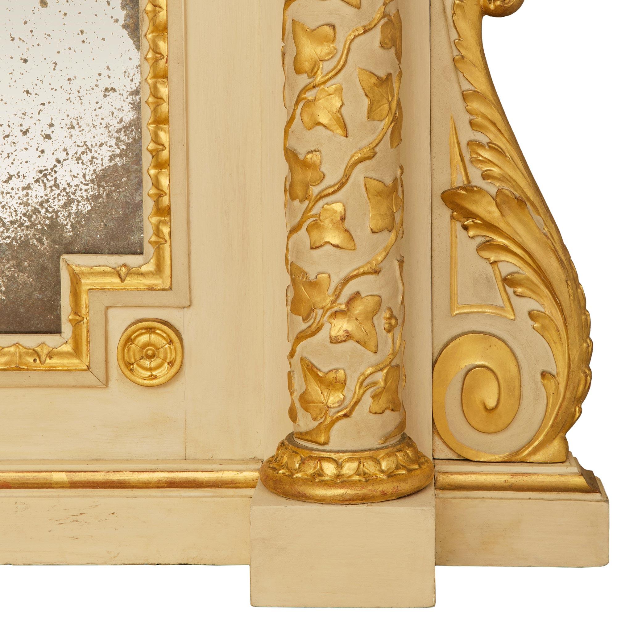 Neoklassizistischer Spiegel aus patiniertem Wood und Giltwood (19. Jahrhundert) im Angebot