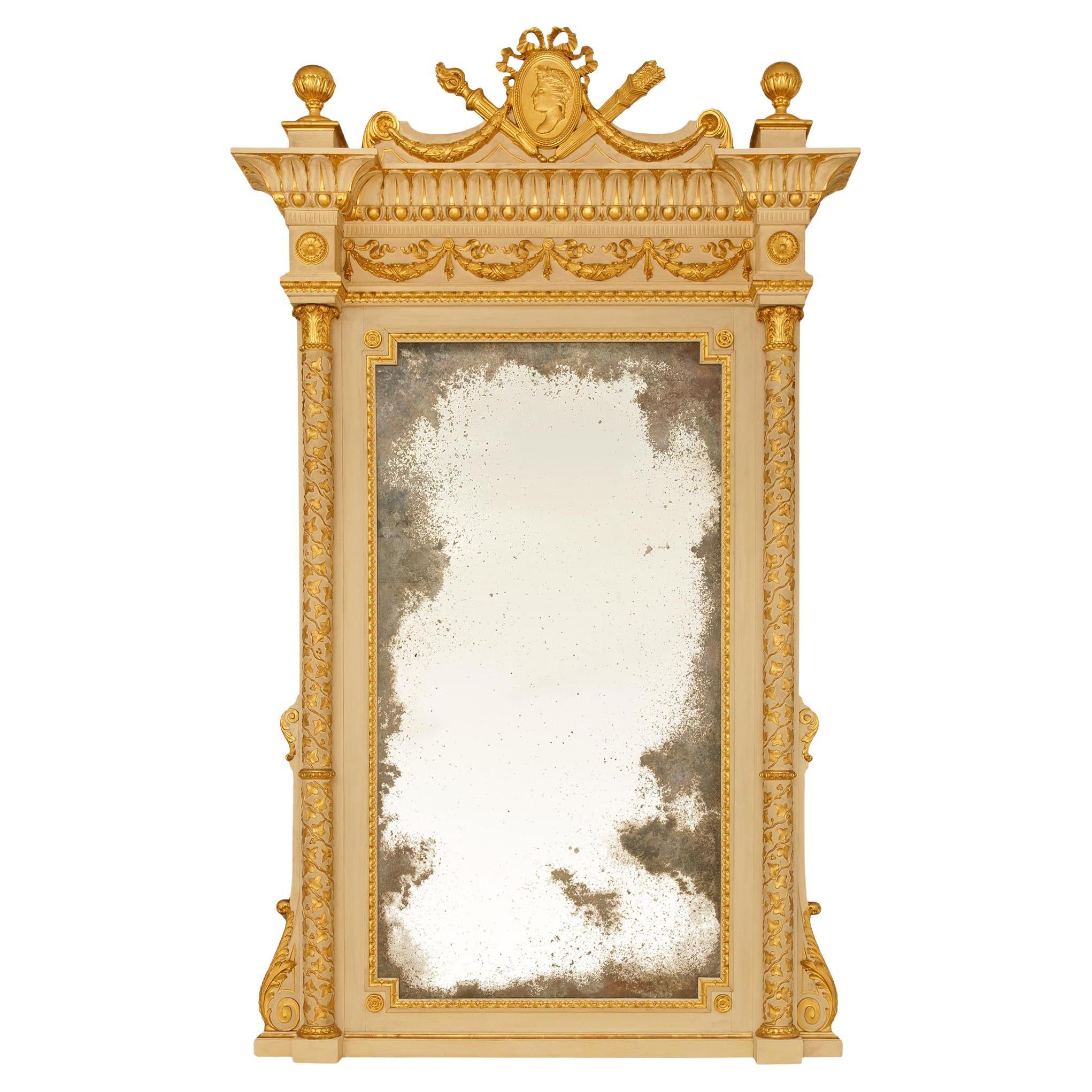 Specchio neoclassico in legno patinato e legno d'orato in vendita