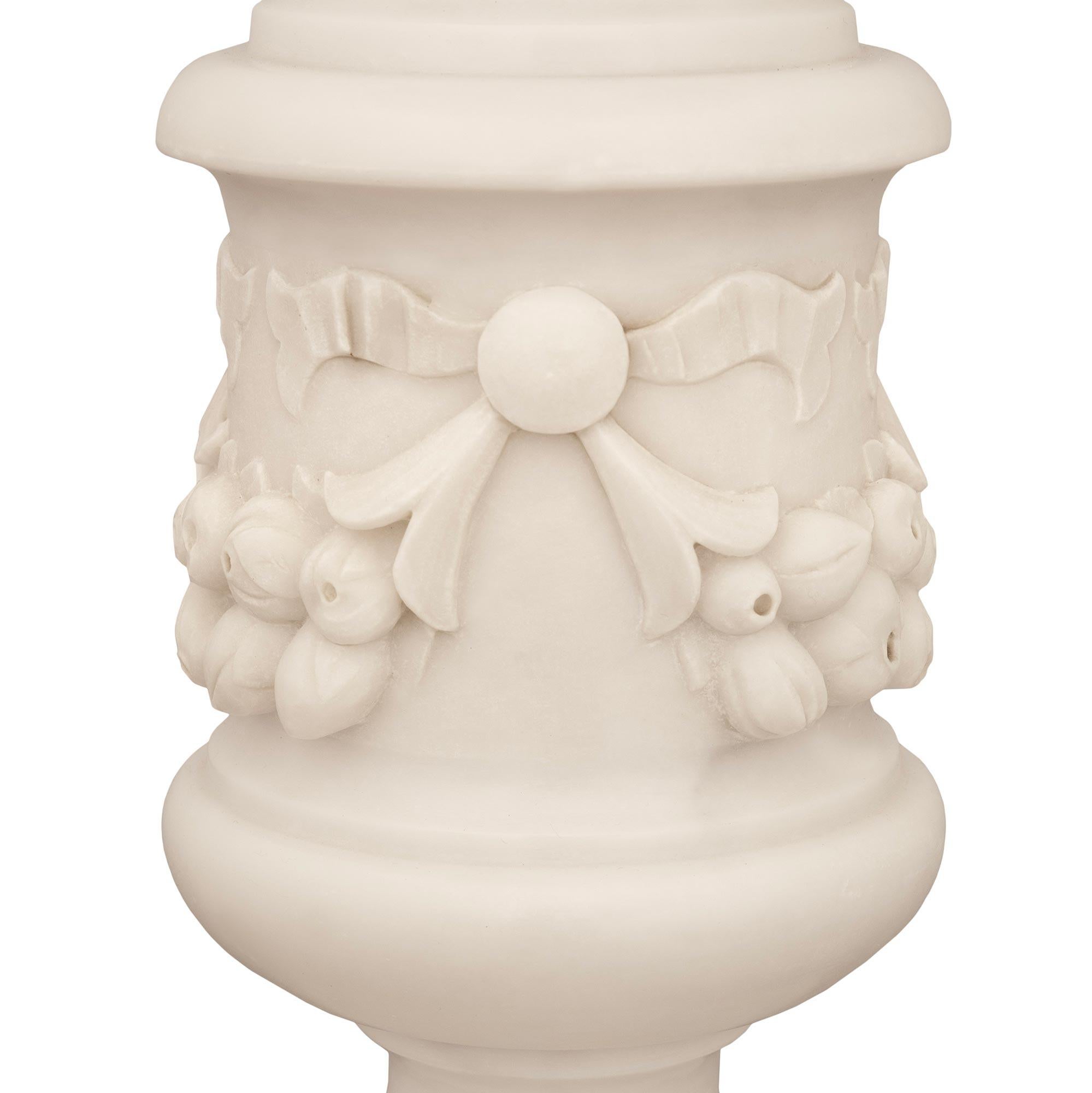 Neo-Classical st. white Carrara marble and patinated Bronze fountain In Good Condition For Sale In West Palm Beach, FL