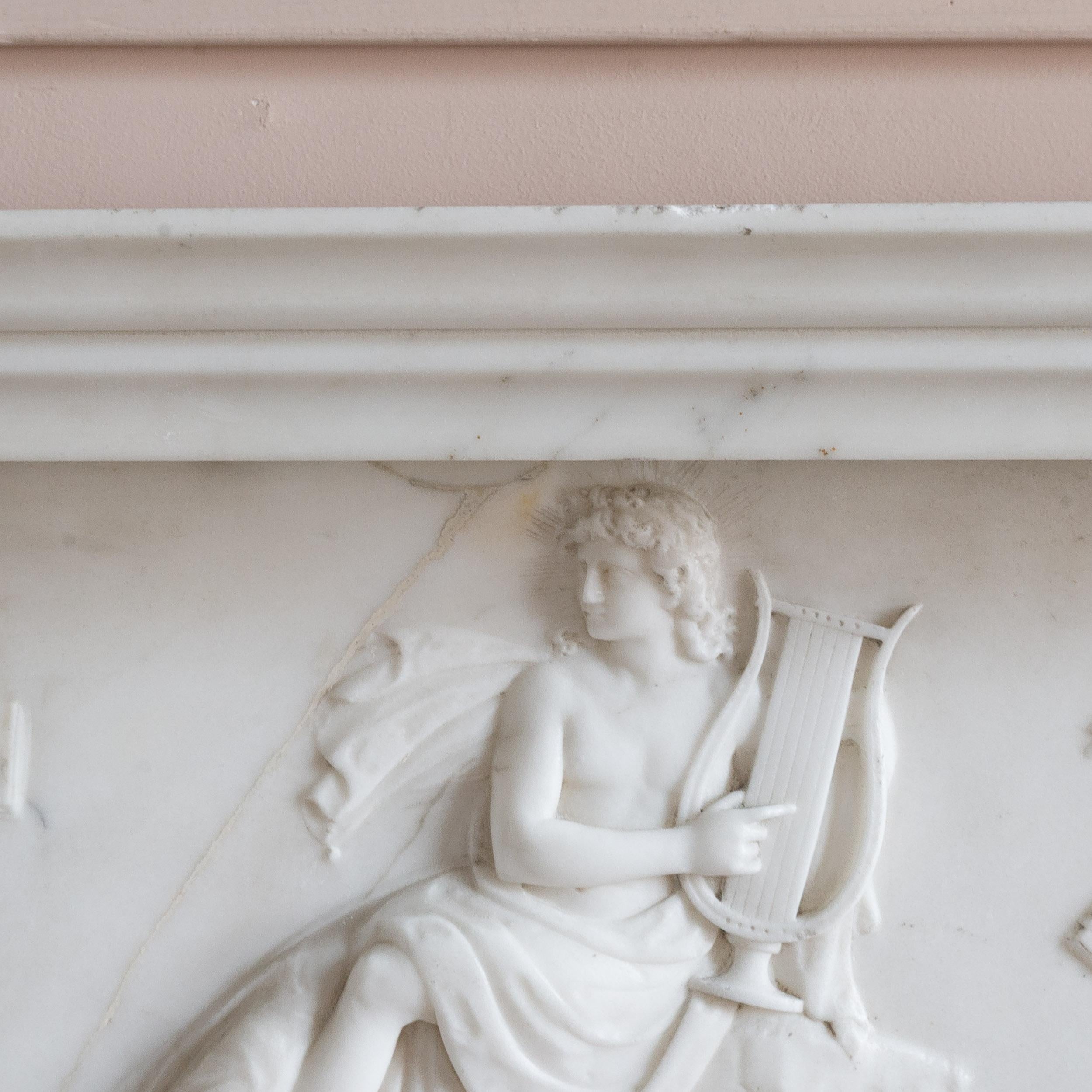 Statuaire néoclassique et cheminée en marbre gris en vente 3
