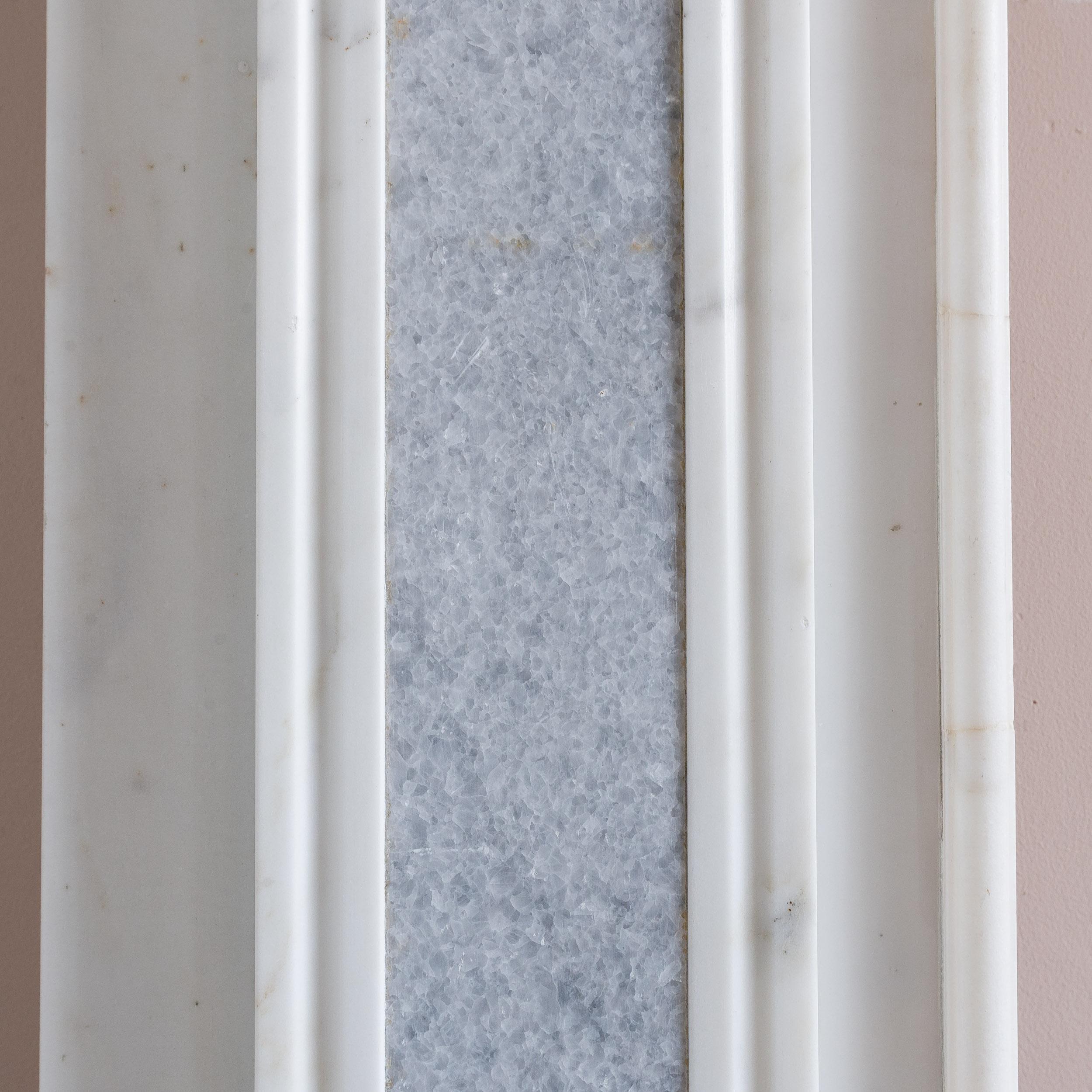 Statuaire néoclassique et cheminée en marbre gris en vente 4
