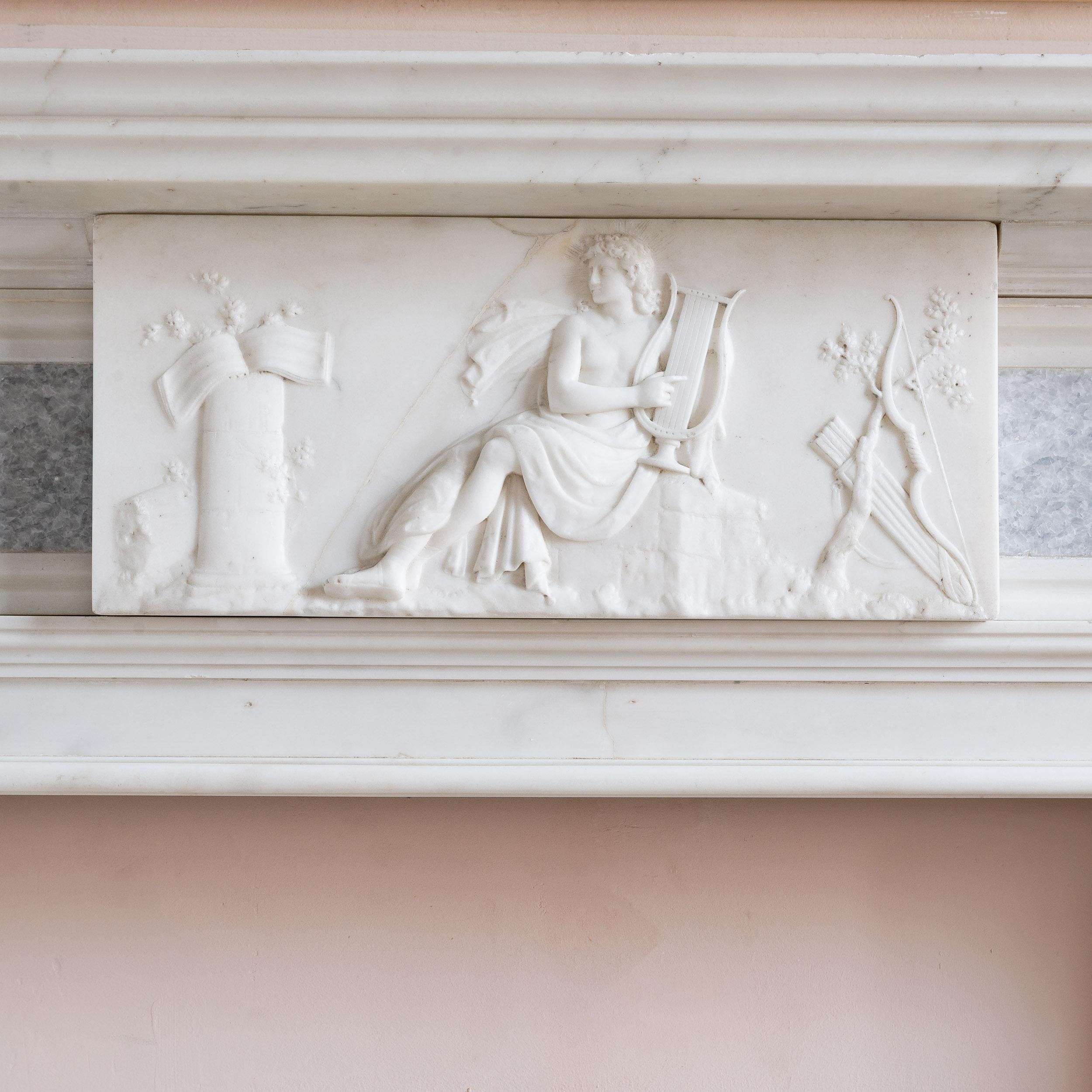 Statuaire néoclassique et cheminée en marbre gris en vente 6