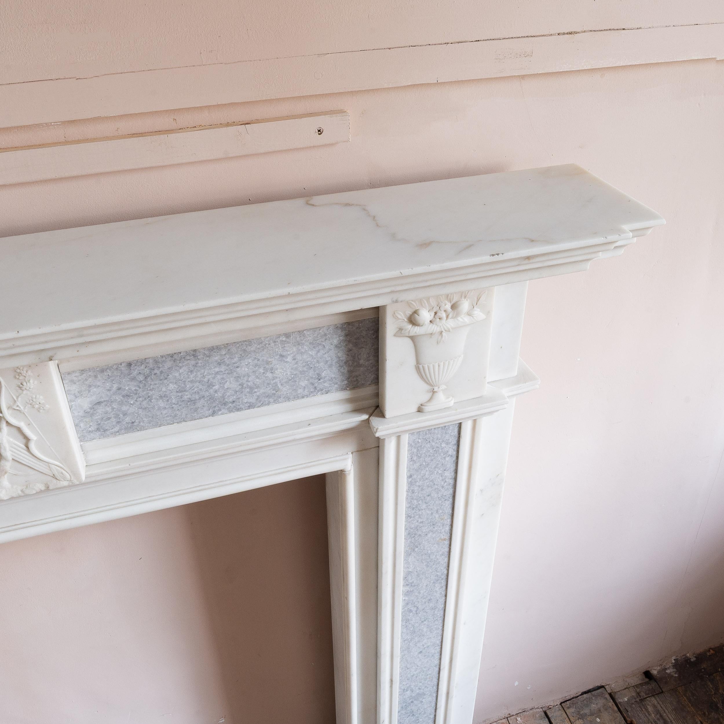 Statuaire néoclassique et cheminée en marbre gris en vente 8
