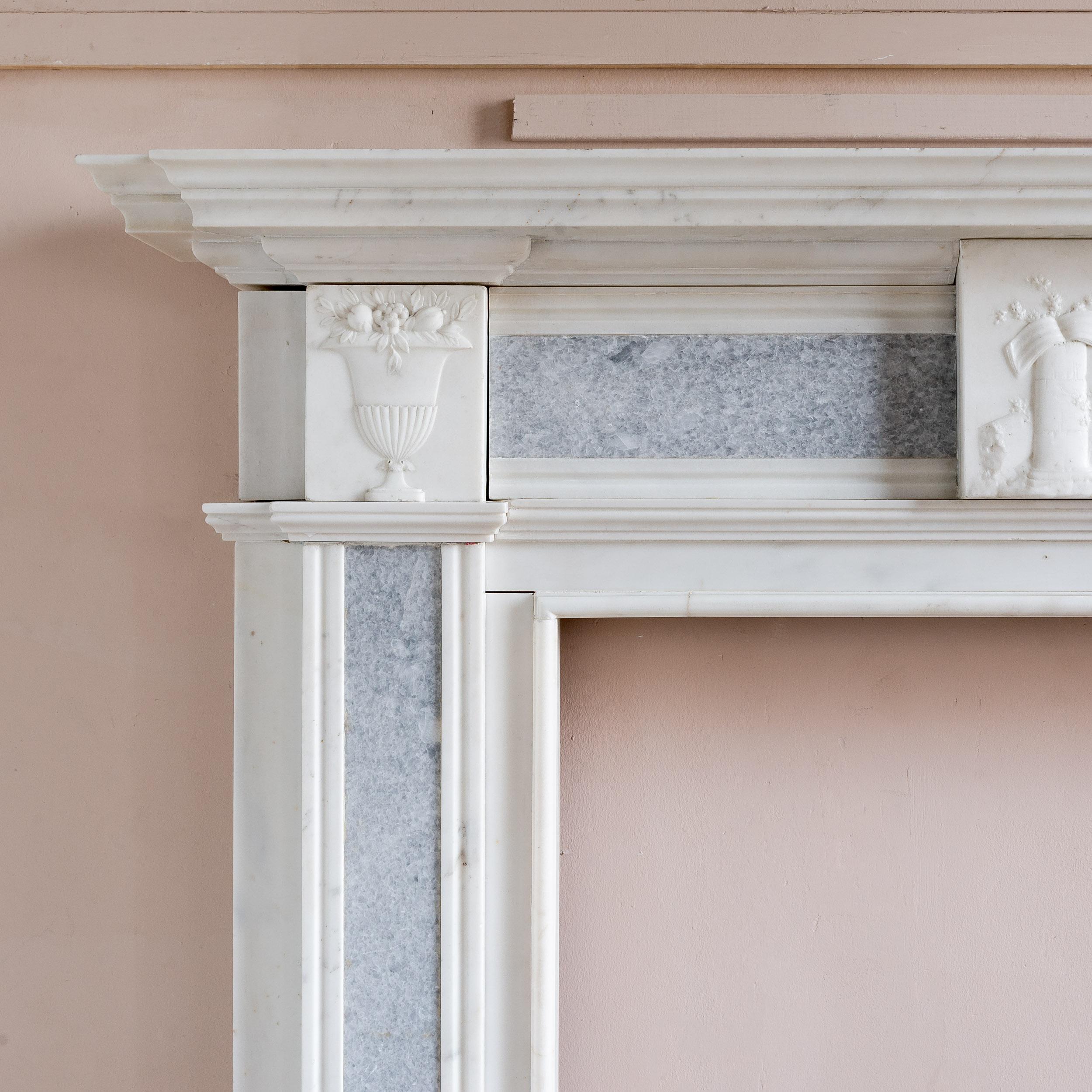 Néoclassique Statuaire néoclassique et cheminée en marbre gris en vente