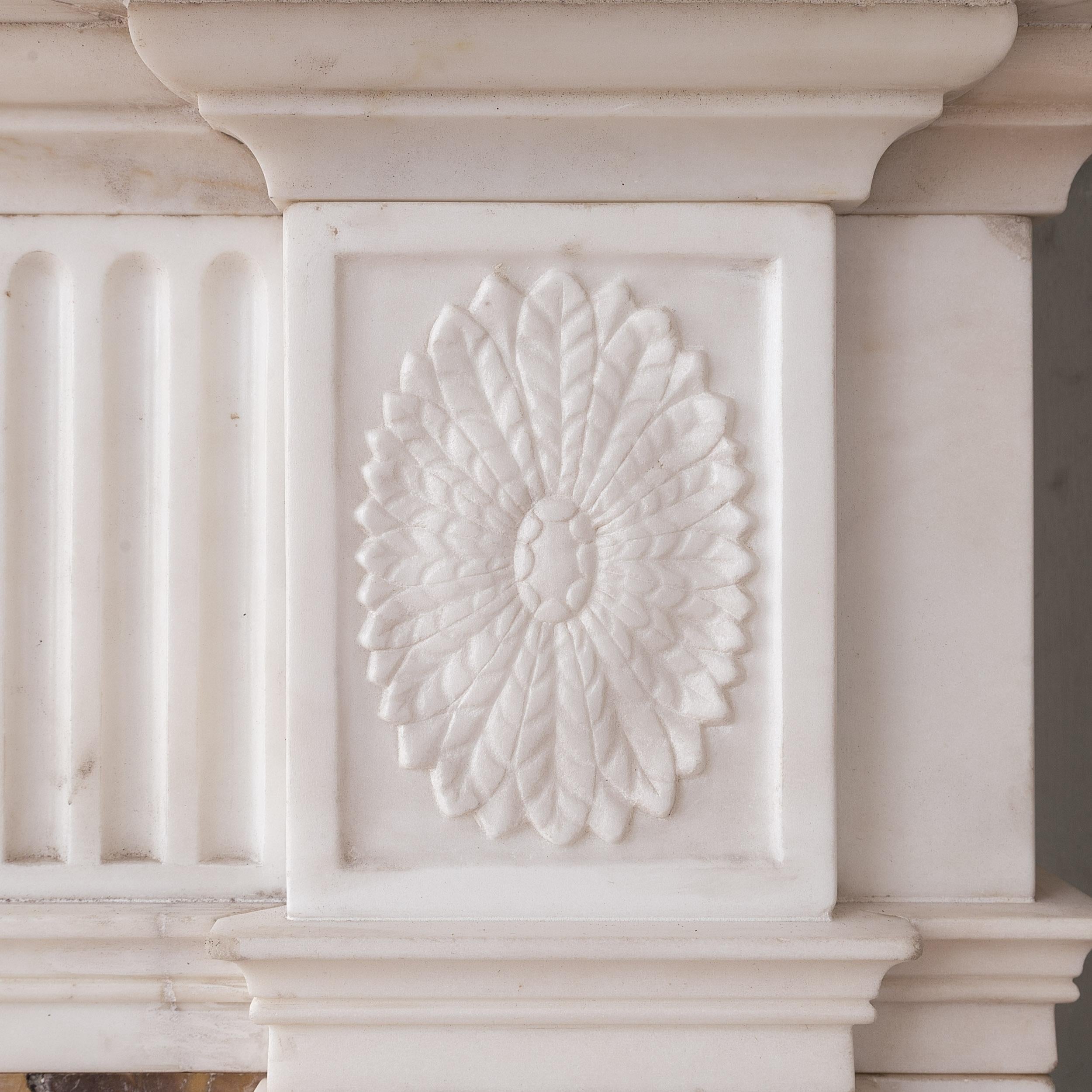 Neo-Classical Statuary and Sienna Marble Chimneypiece In Good Condition For Sale In London, GB