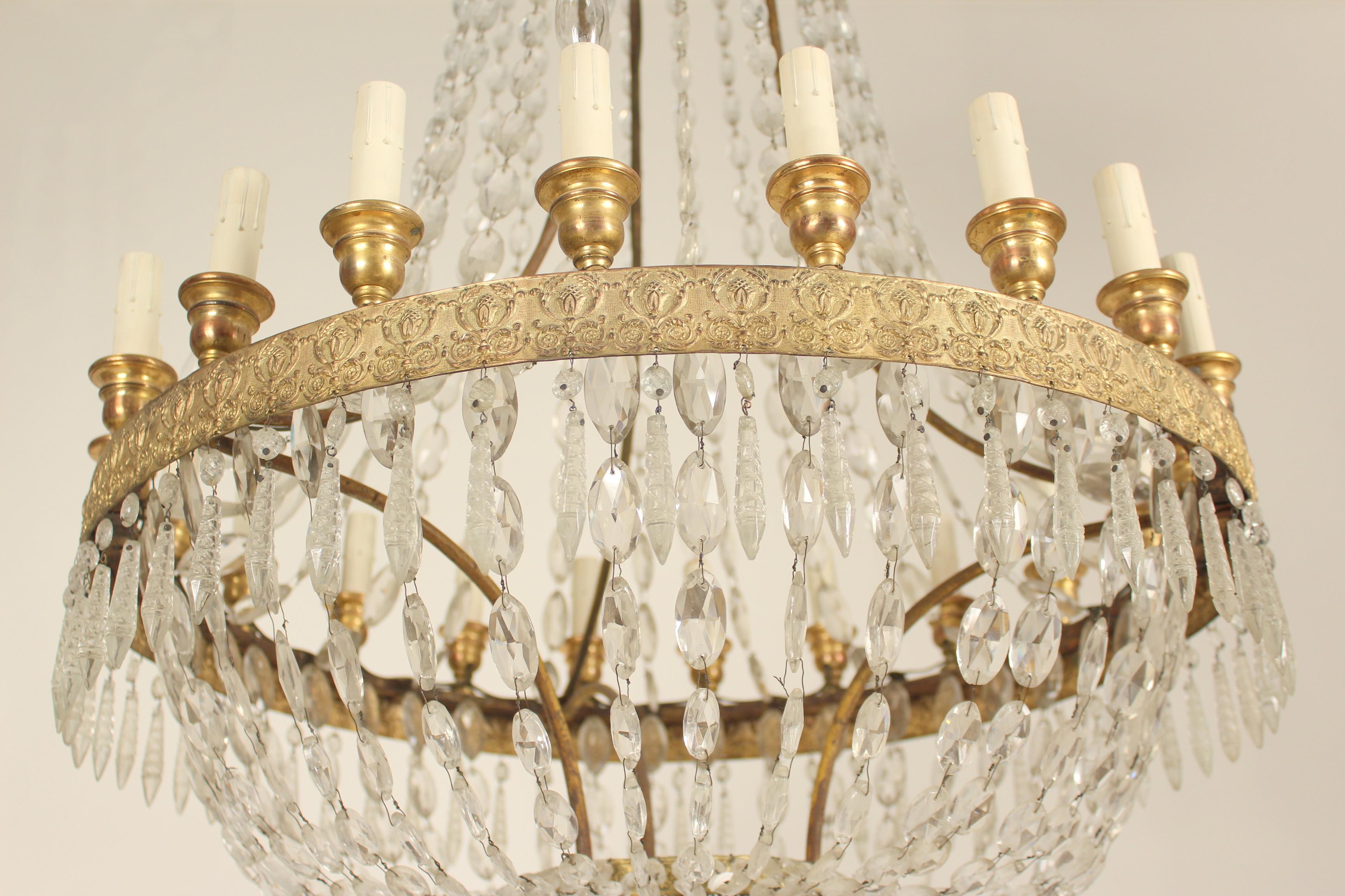 European Neoclassical Style 20-Light Chandelier For Sale