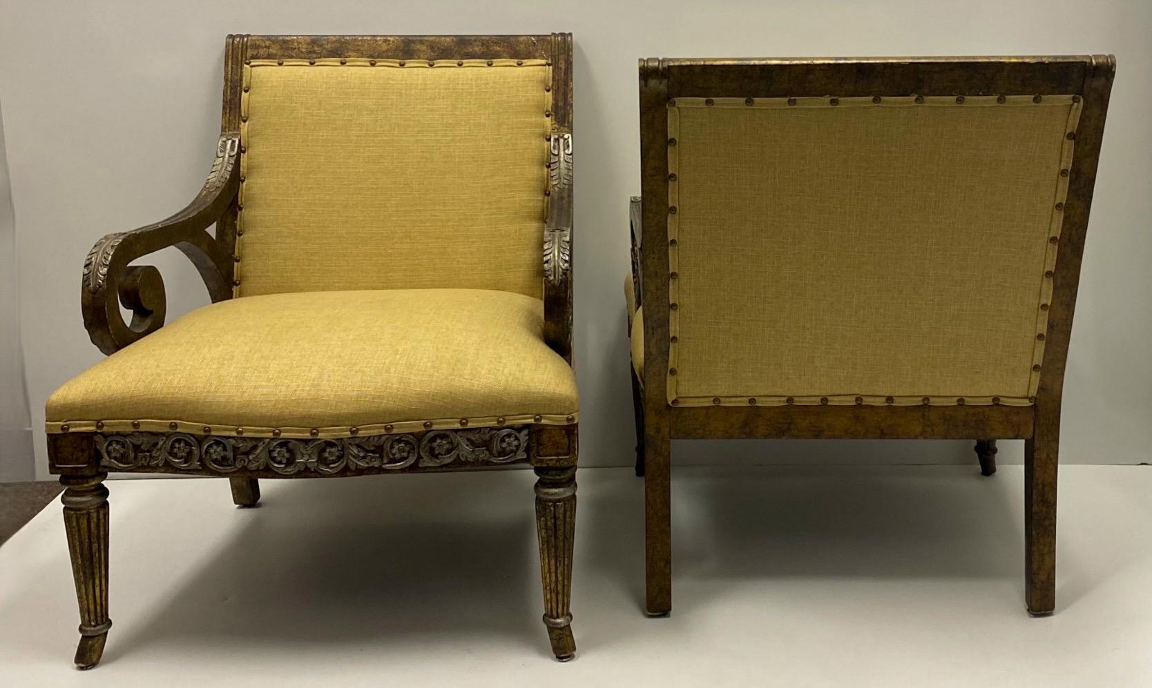 XX secolo Bergere in stile neoclassico  Sedie con struttura in tartaruga finta e dorata in argento - Coppia in vendita