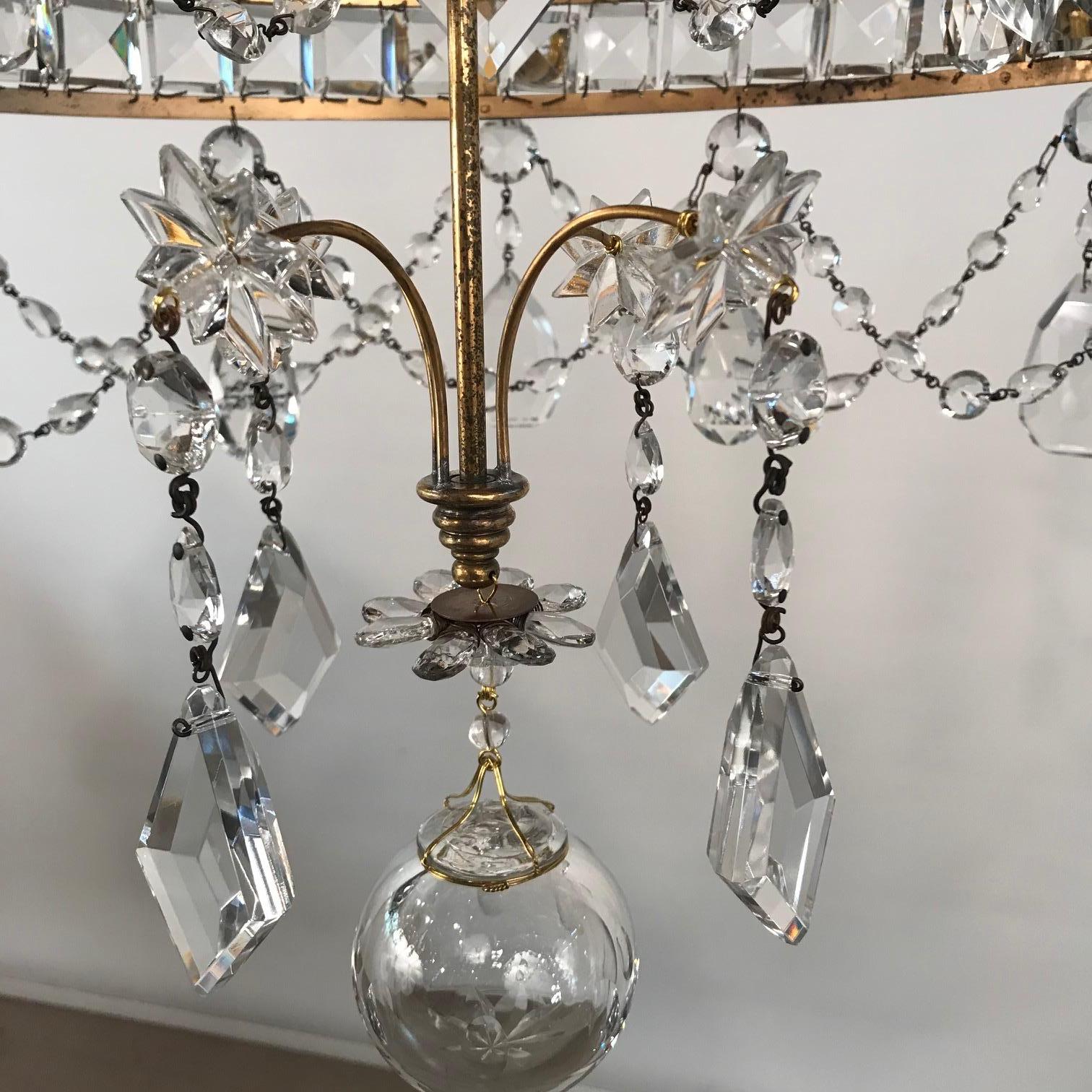 Lustre baltique de style néoclassique en bronze doré en vente 5