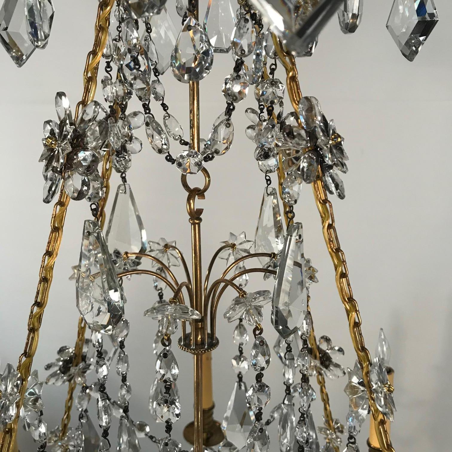 Neoclassical Style Gilt Bronze Baltic Chandelier In Good Condition For Sale In Montreal, QC